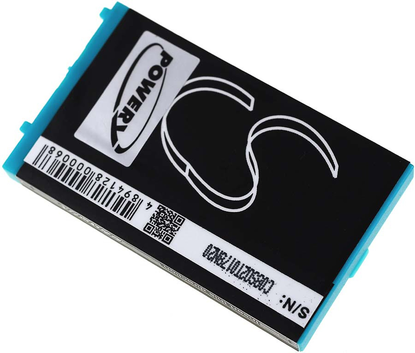 Una batería rectangular pequeña con una etiqueta en blanco y negro. La batería tiene un marco azul y está sobre una superficie blanca.