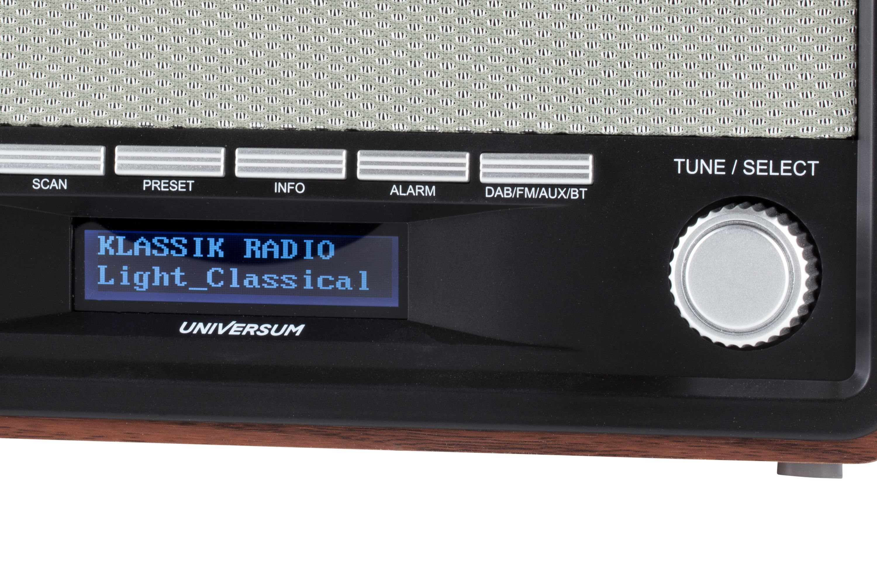 Nahaufnahme eines Radios, das einen blauen Bildschirm mit „KLASSIK RADIO“ und „Light_Classical“ zeigt.