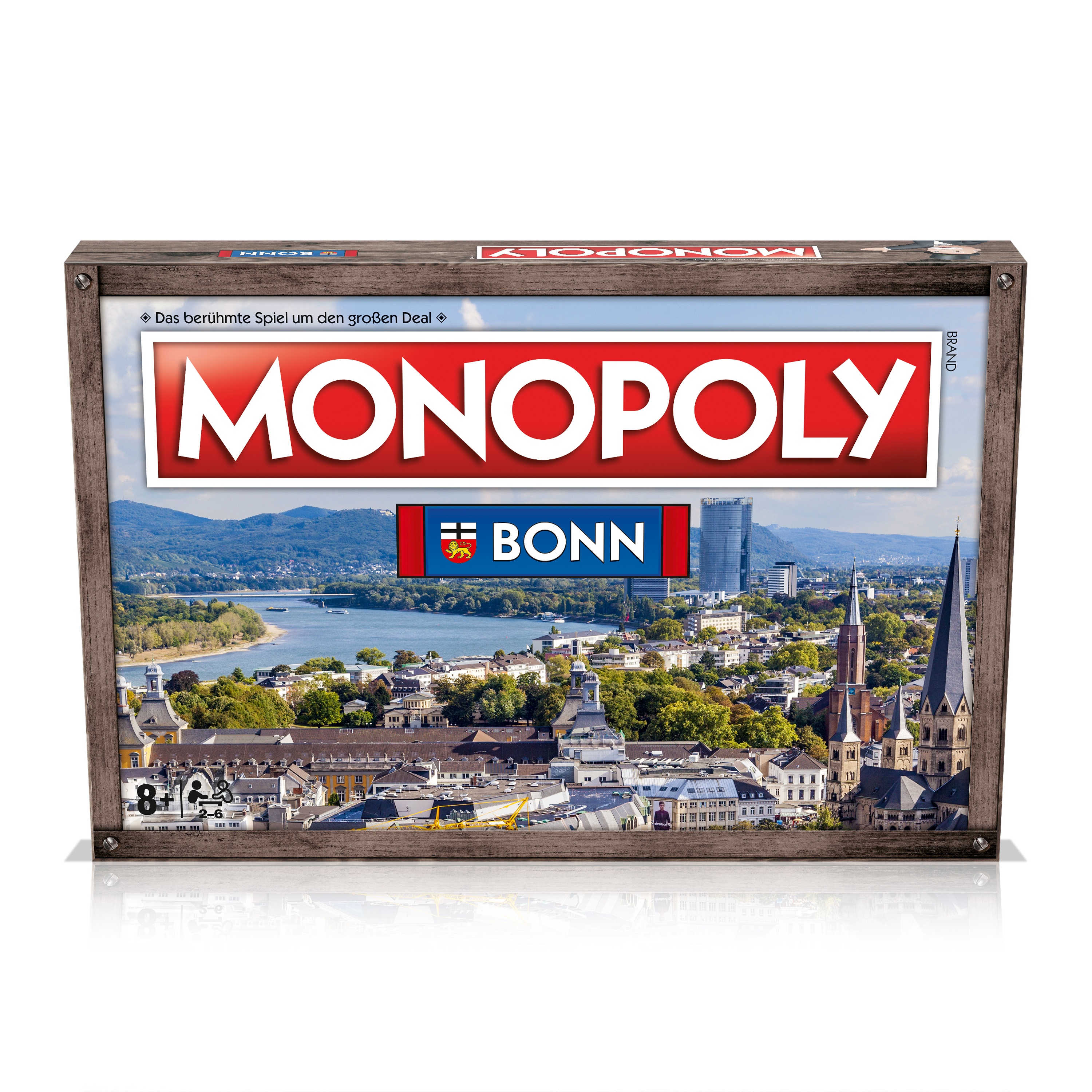 Monopoly Bonn Brettspielbox. Stadtlandschaft im Hintergrund. Weißer Hintergrund.