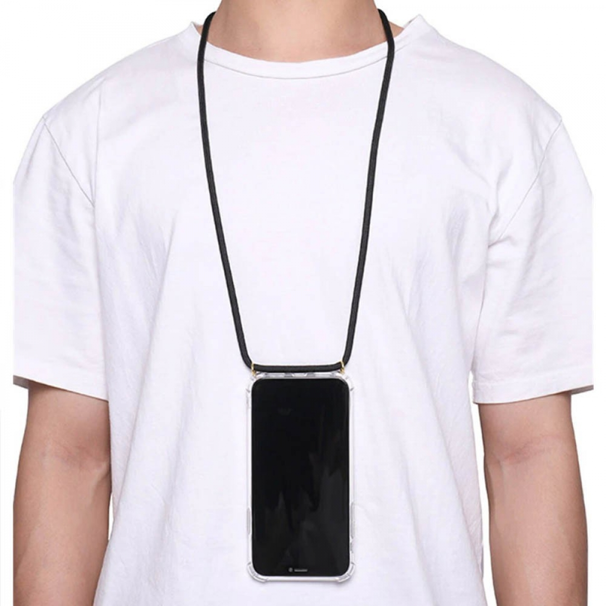 Eine Person trägt ein weißes T-Shirt mit einem Telefon, das um den Hals hängt, transparente Handyhülle.