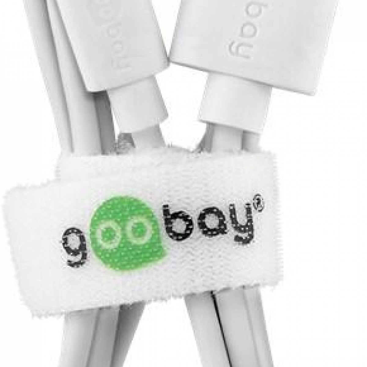 Weiße Kabel mit einem weißen Klettband, das ein grünes und schwarzes "goobay" Logo hat.