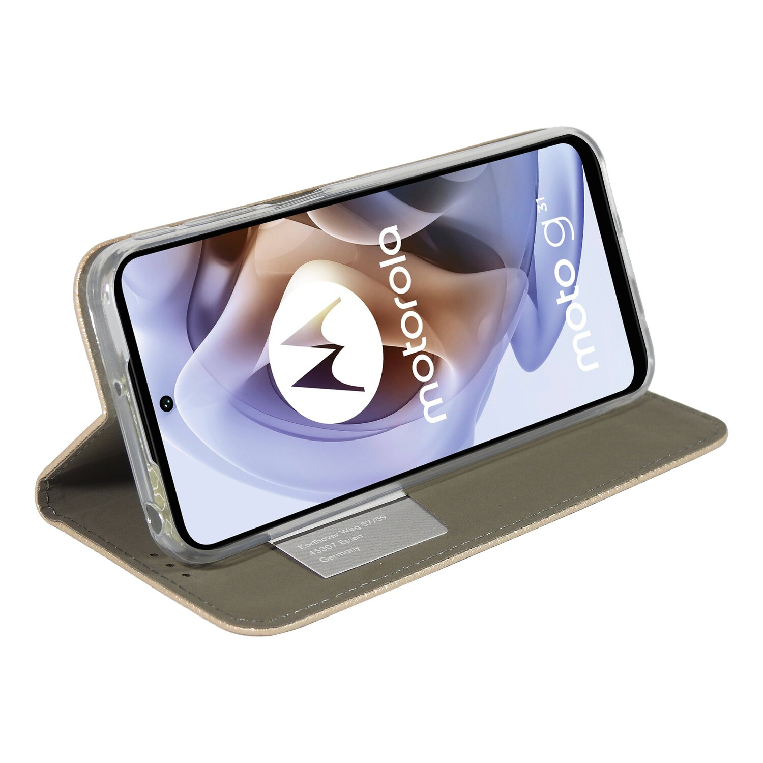 Motorola Moto G51 Telefon in einer Hülle, offen, auf einem Ständer. Bildschirm zeigt Logo.