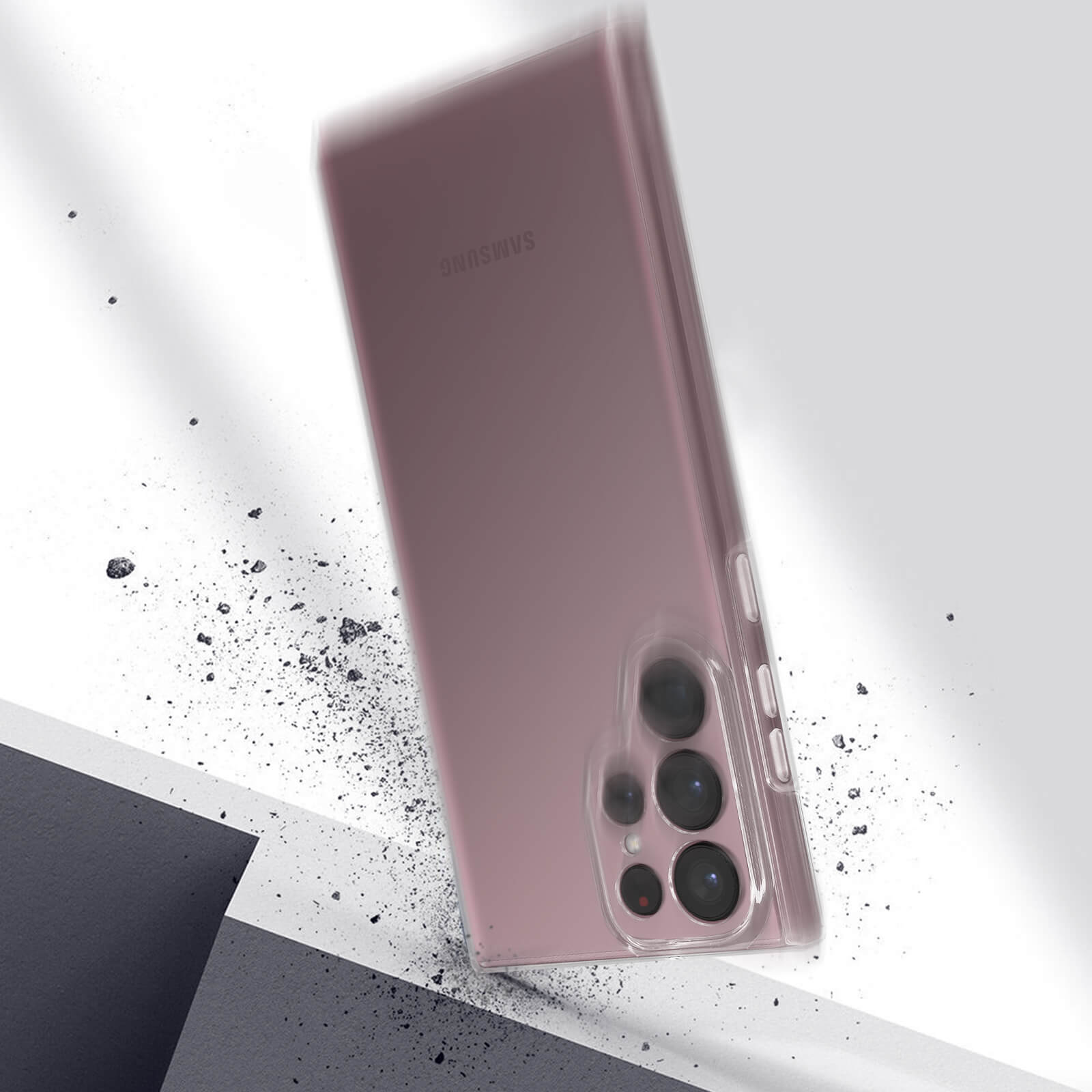 Coque de téléphone rose avec téléphone, tombant vers le bas à gauche, sur fond blanc.