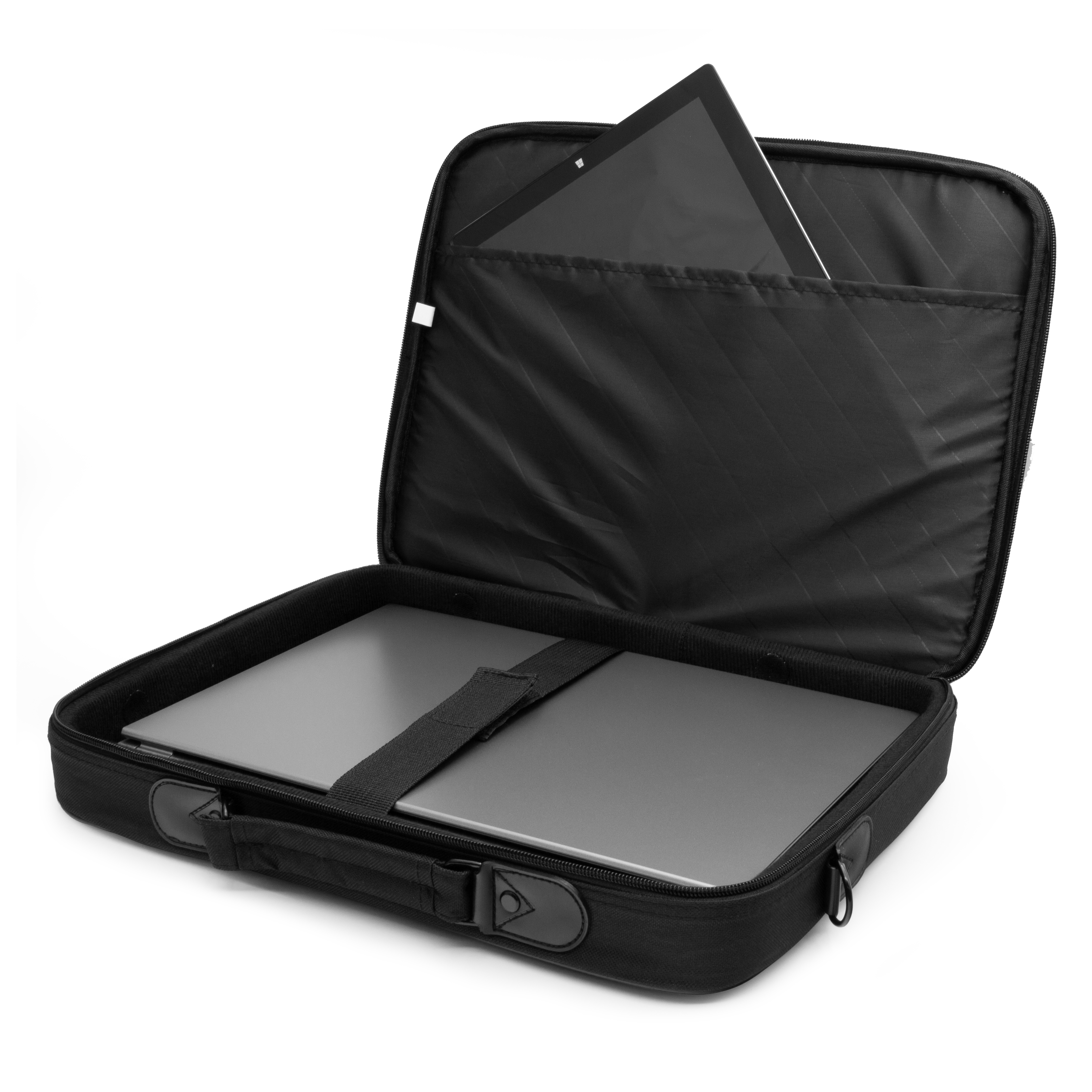Ein Laptop in einer schwarzen Tasche. Ein Tablet ist in der Tasche sichtbar.