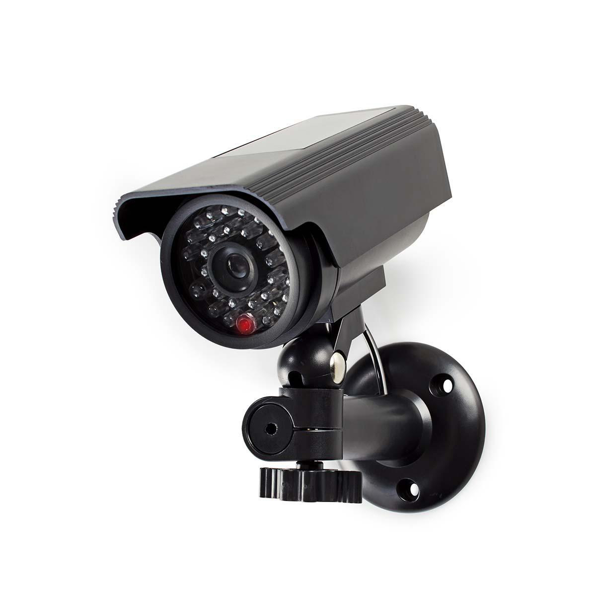 Una telecamera di sicurezza nera con pannello solare su sfondo bianco.