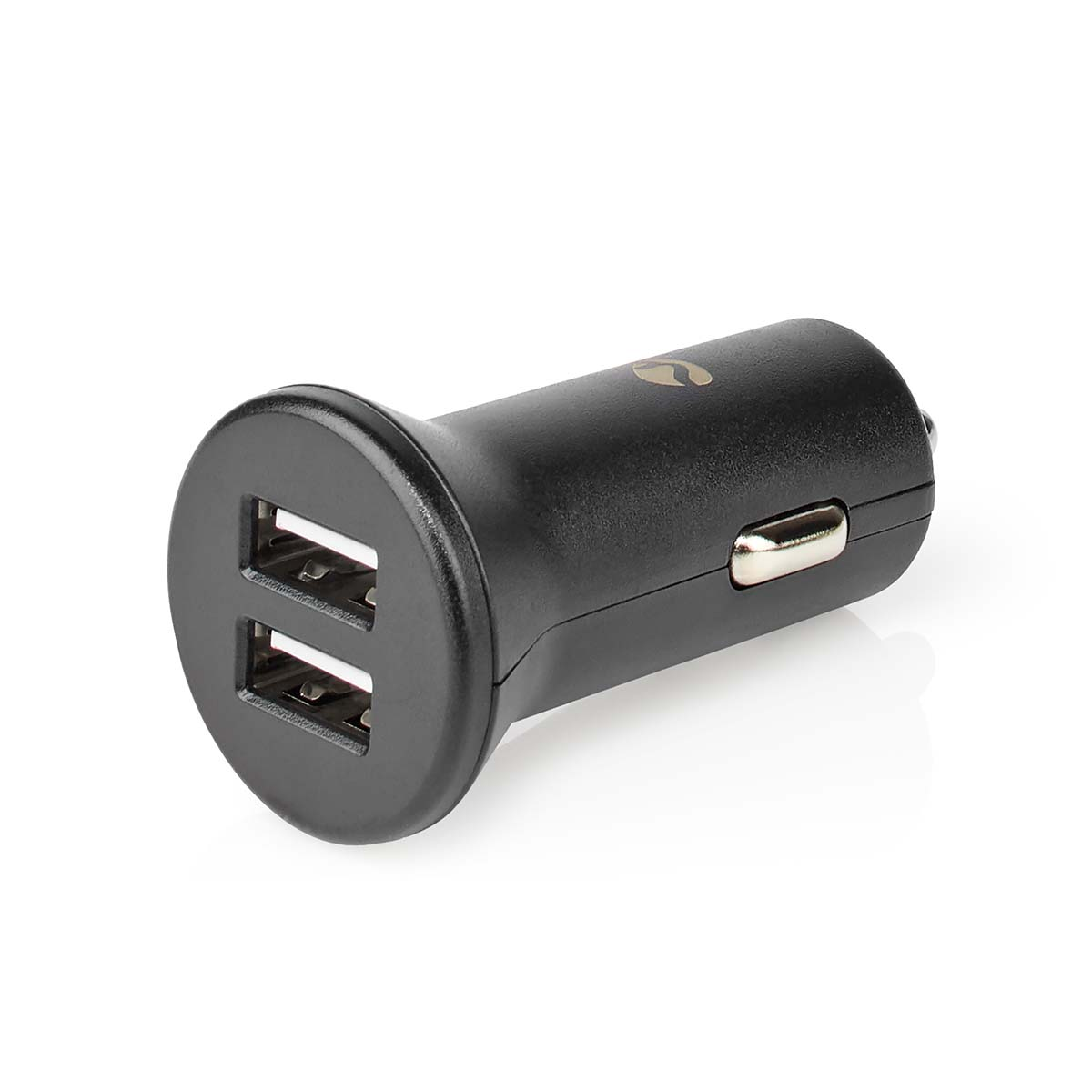 Zwarte autolader met twee USB-poorten, geïsoleerd op wit.