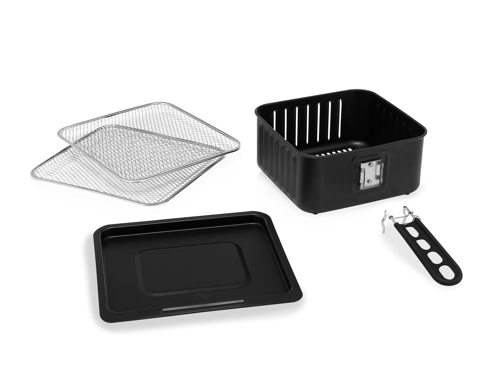Schwarze Airfryer-Komponenten: zwei Gitterkörbe, ein schwarzer Korb, ein Tablett und ein Griff.