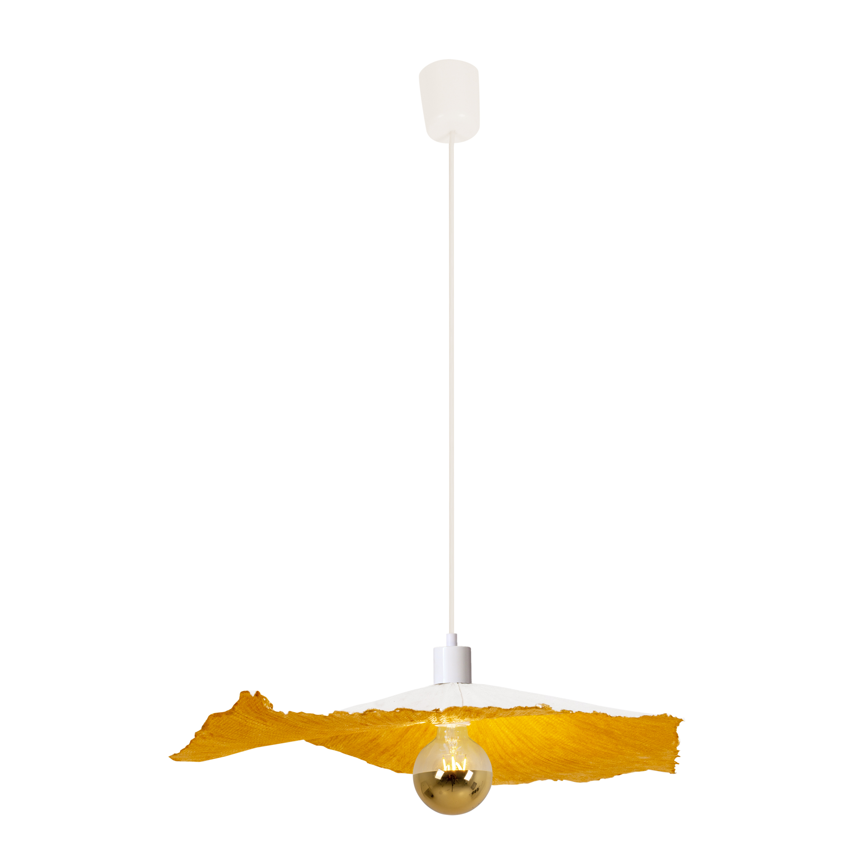 Weiße Hängelampe mit gold-orangefarbenem, strukturiertem Lampenschirm und sichtbarer Glühbirne.