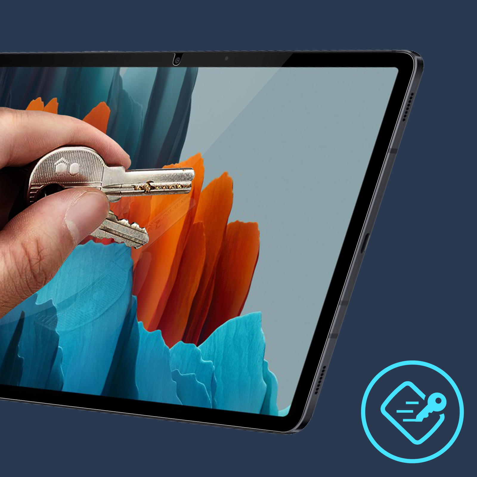 De hand van een persoon die een sleutel boven een tabletscherm houdt. Het scherm heeft een blauwe en oranje afbeelding.