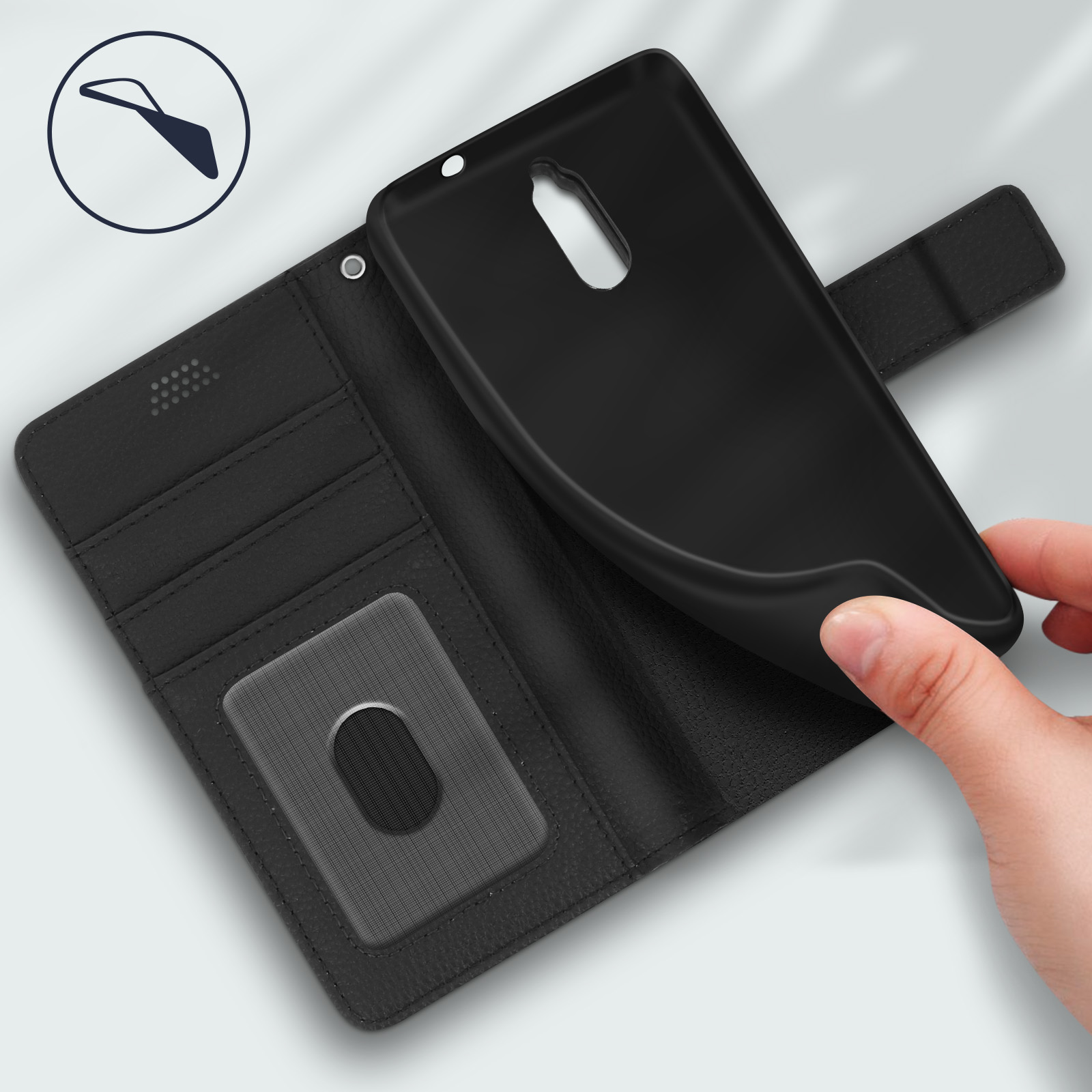 Custodia nera per telefono aperta con fessura per carte e finestra ID trasparente. Una mano tiene il telefono.
