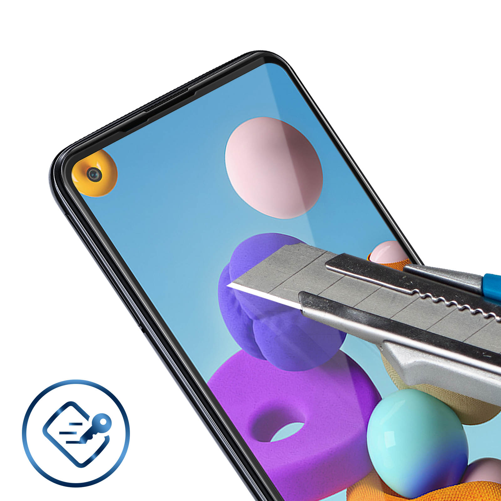 Een telefoonscherm wordt doorgesneden met een hobbymes. Het scherm toont kleurrijke vormen. Een logo staat in de hoek.