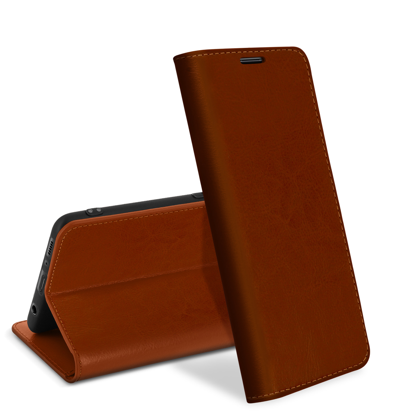 Étui de téléphone en cuir marron debout ouvert. Le téléphone est à l'intérieur.