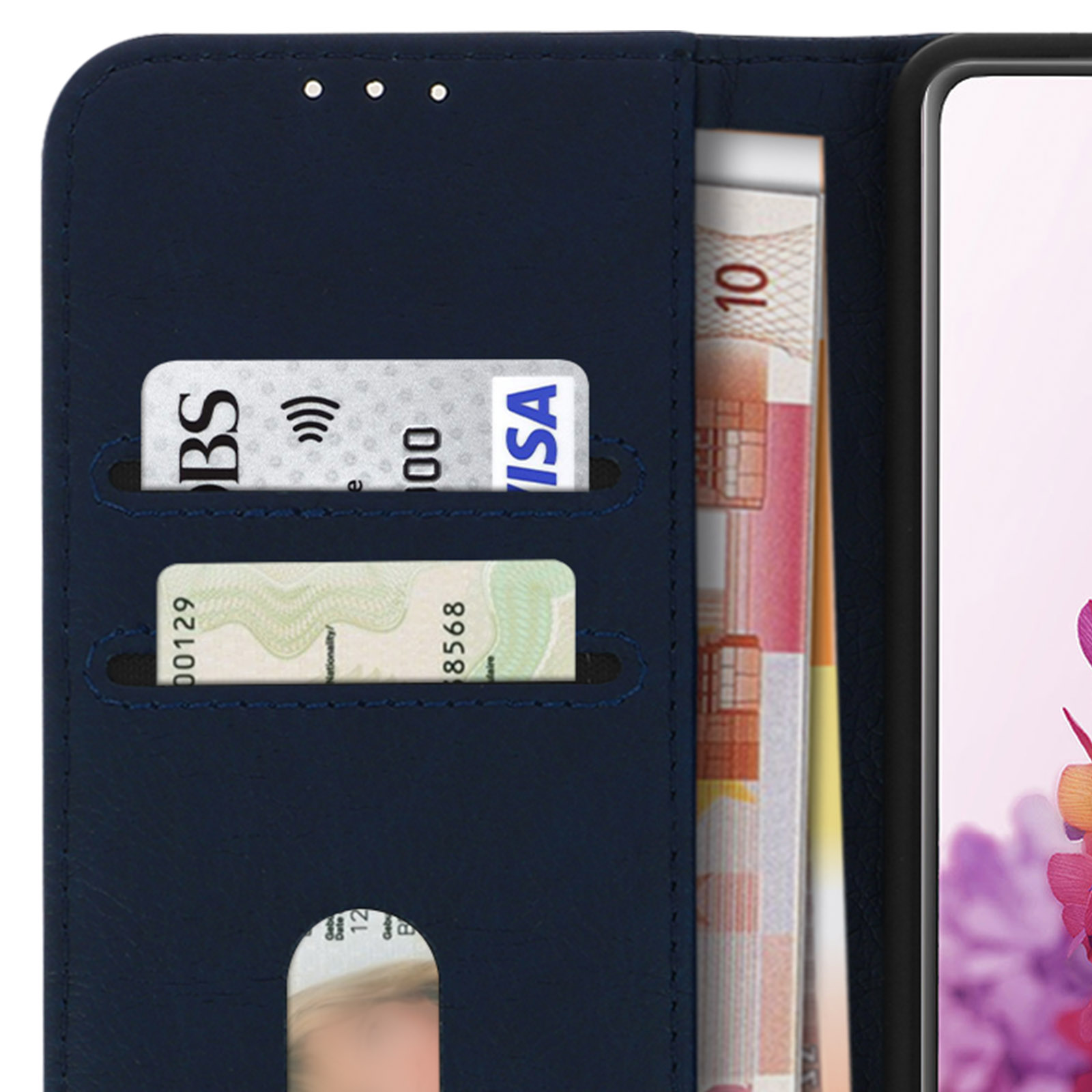 Een blauwe telefoonhoes open, met kaarten en geld. Er zijn creditcards en een briefje van tien euro.