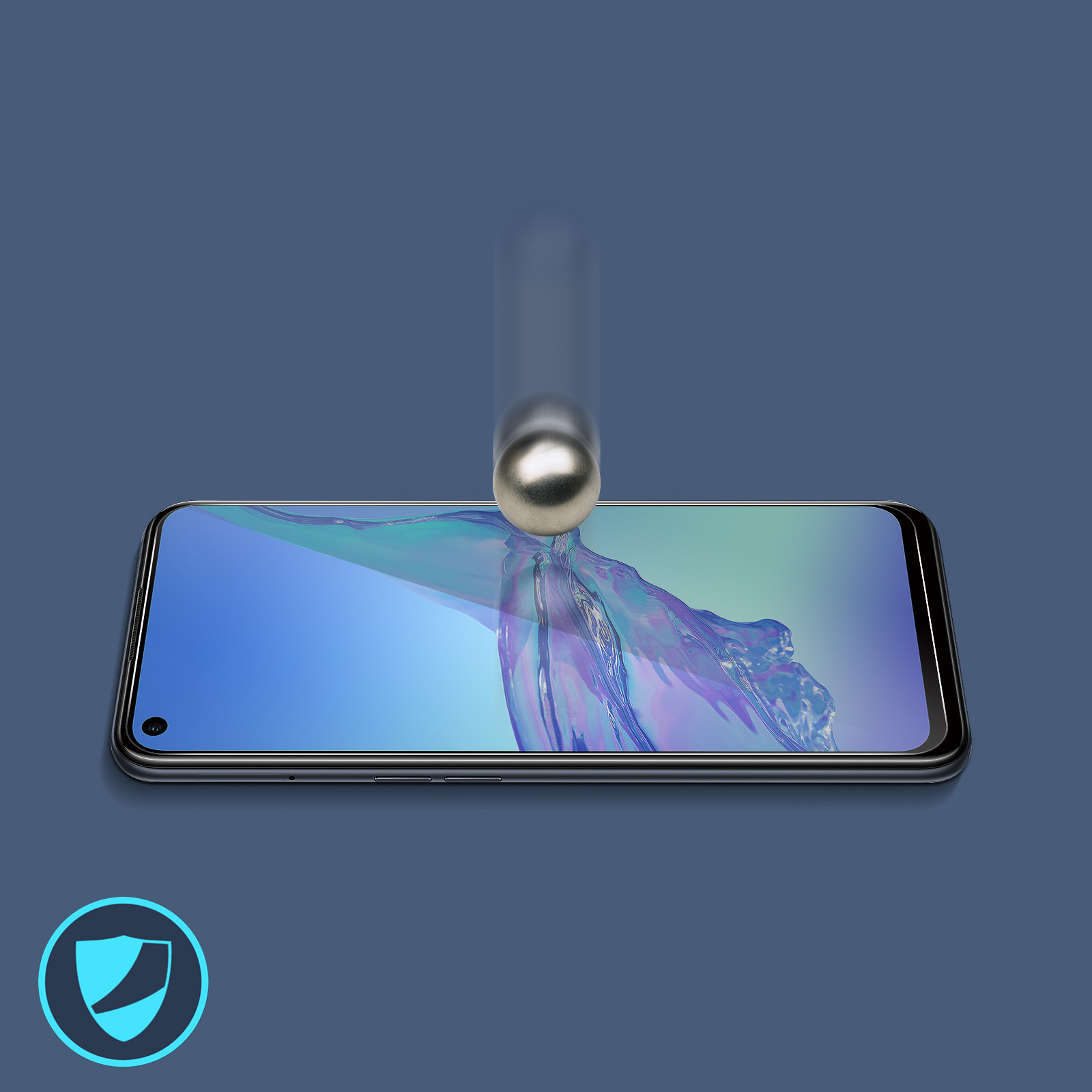 Un écran de smartphone est sous une sphère argentée en chute. L'écran du téléphone est sur un fond bleu.