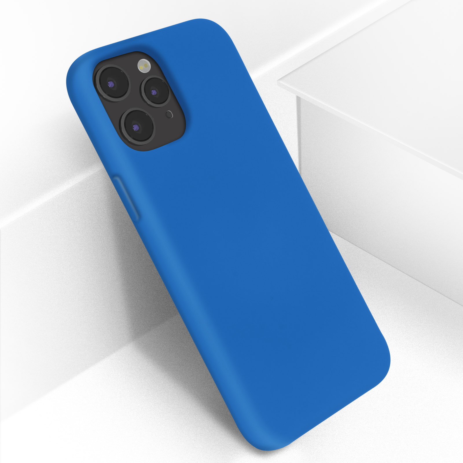 Blauwe telefoonhoes op een wit oppervlak. De hoes bedekt de achterkant van de telefoon.