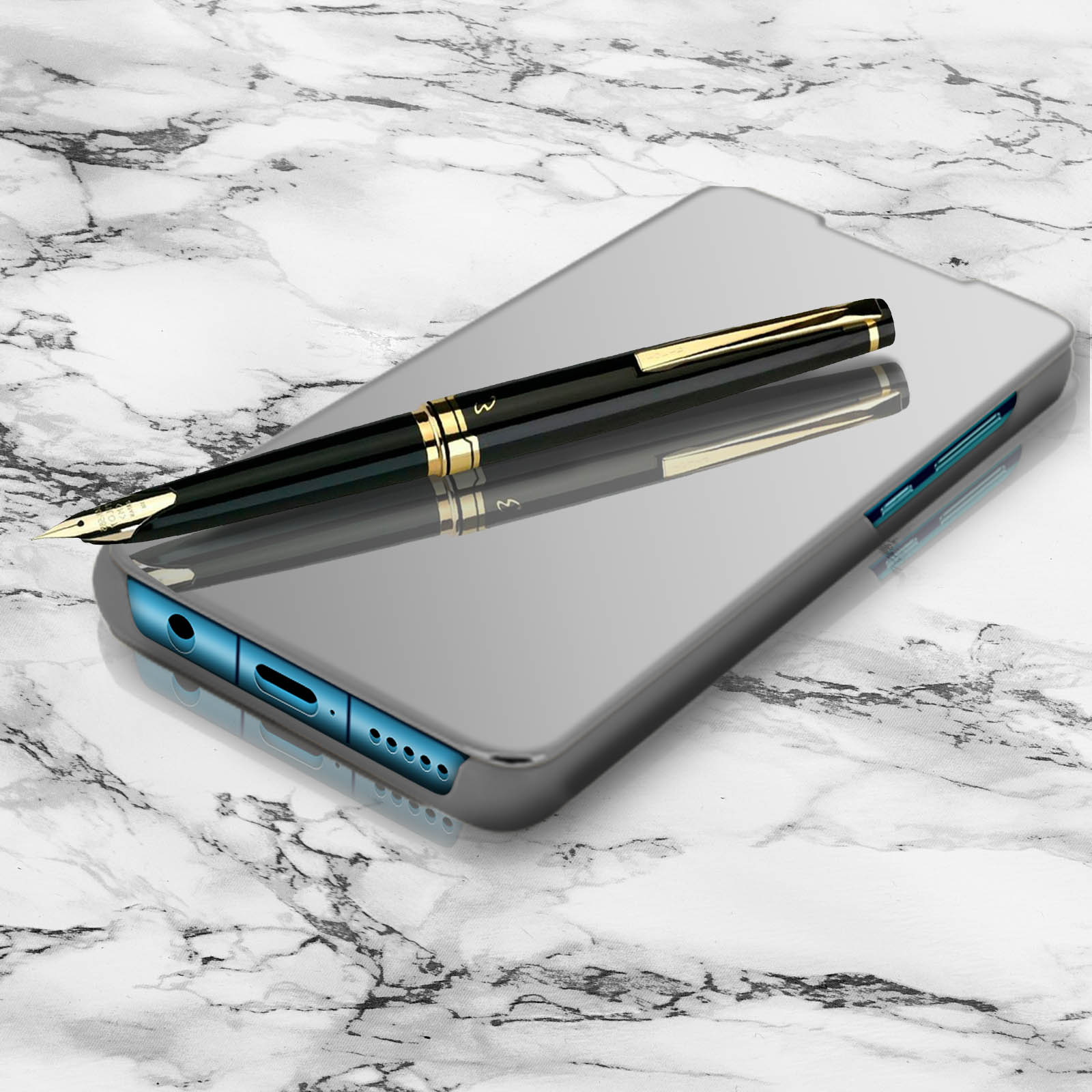 Telefono argento con penna nera su superficie marmorea. Superficie riflettente, presentazione elegante.