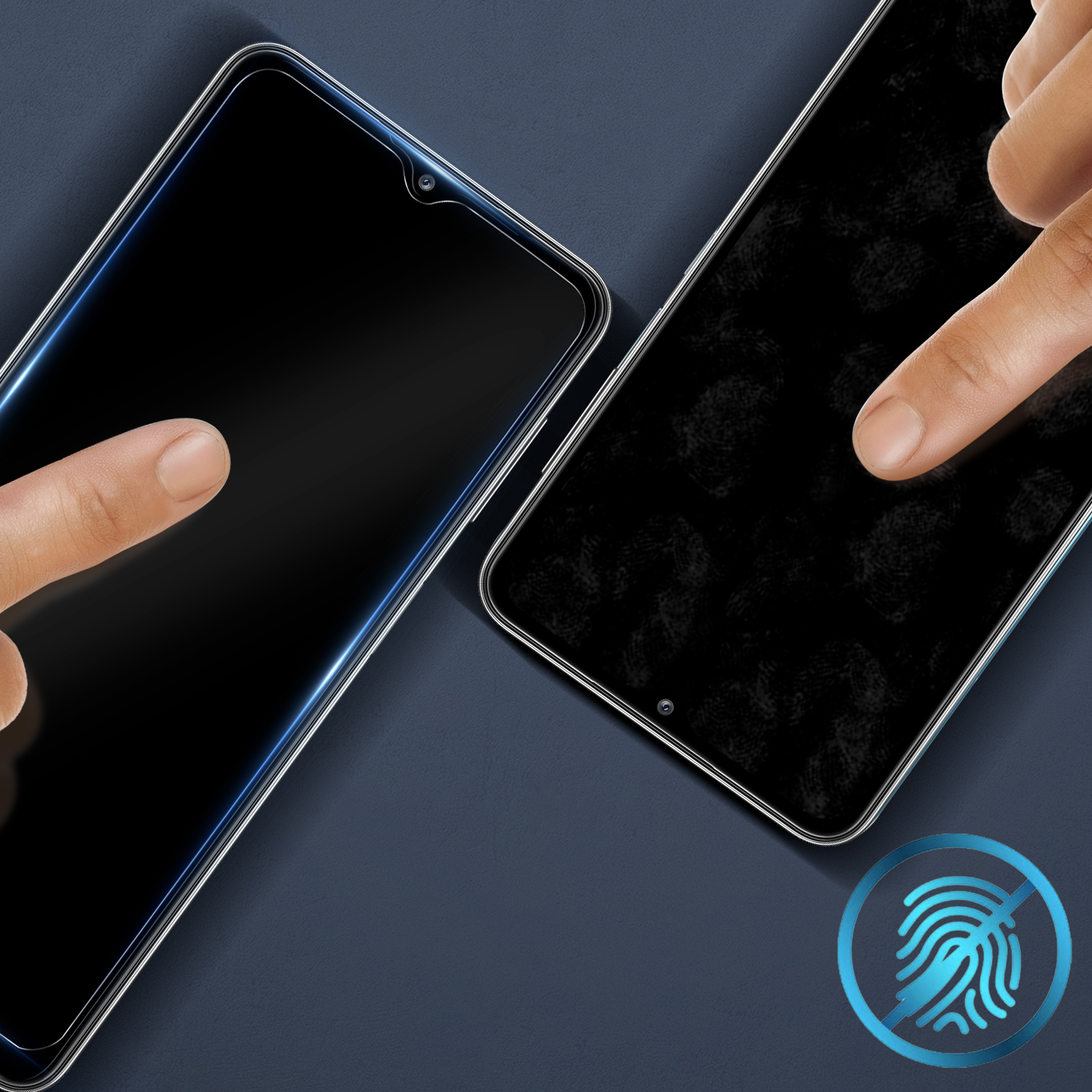 Due schermi neri di telefono con bordo blu. Uno pulito, uno con impronte digitali. Dita che toccano entrambi gli schermi. Icona anti-impronte.