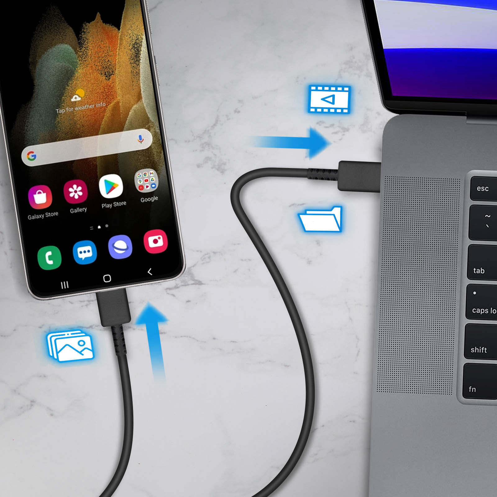 Un téléphone et un ordinateur portable connectés par un câble, avec des flèches indiquant le transfert de données.