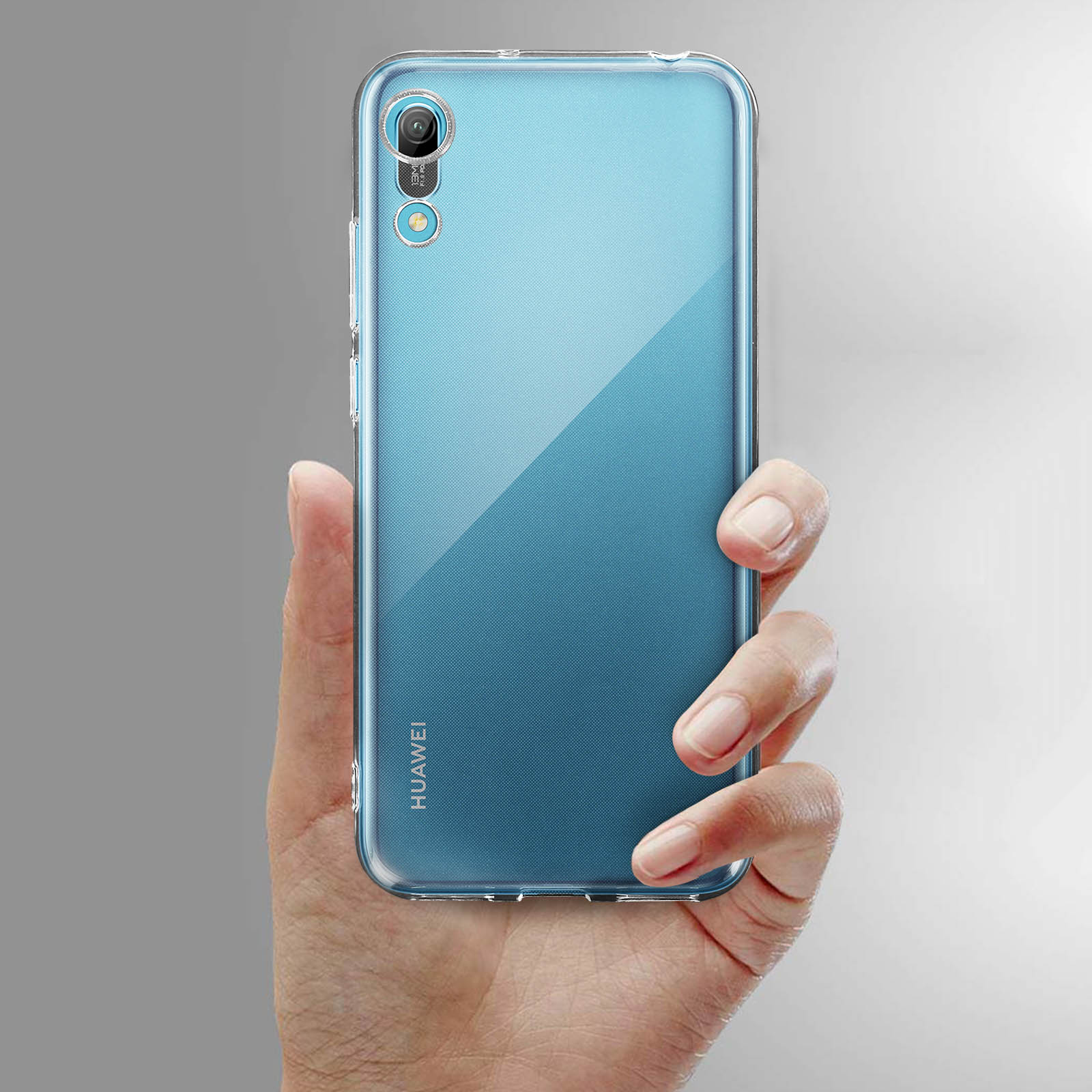 Mano che tiene un telefono con una custodia trasparente.