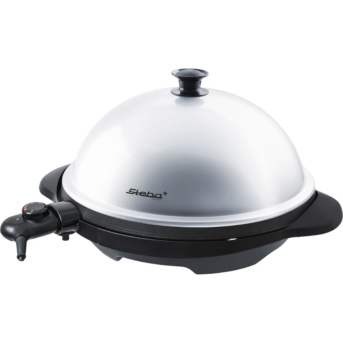 Silberner und schwarzer elektrischer Griddle mit Deckel. Die Grillplatte steht auf weißem Hintergrund.
