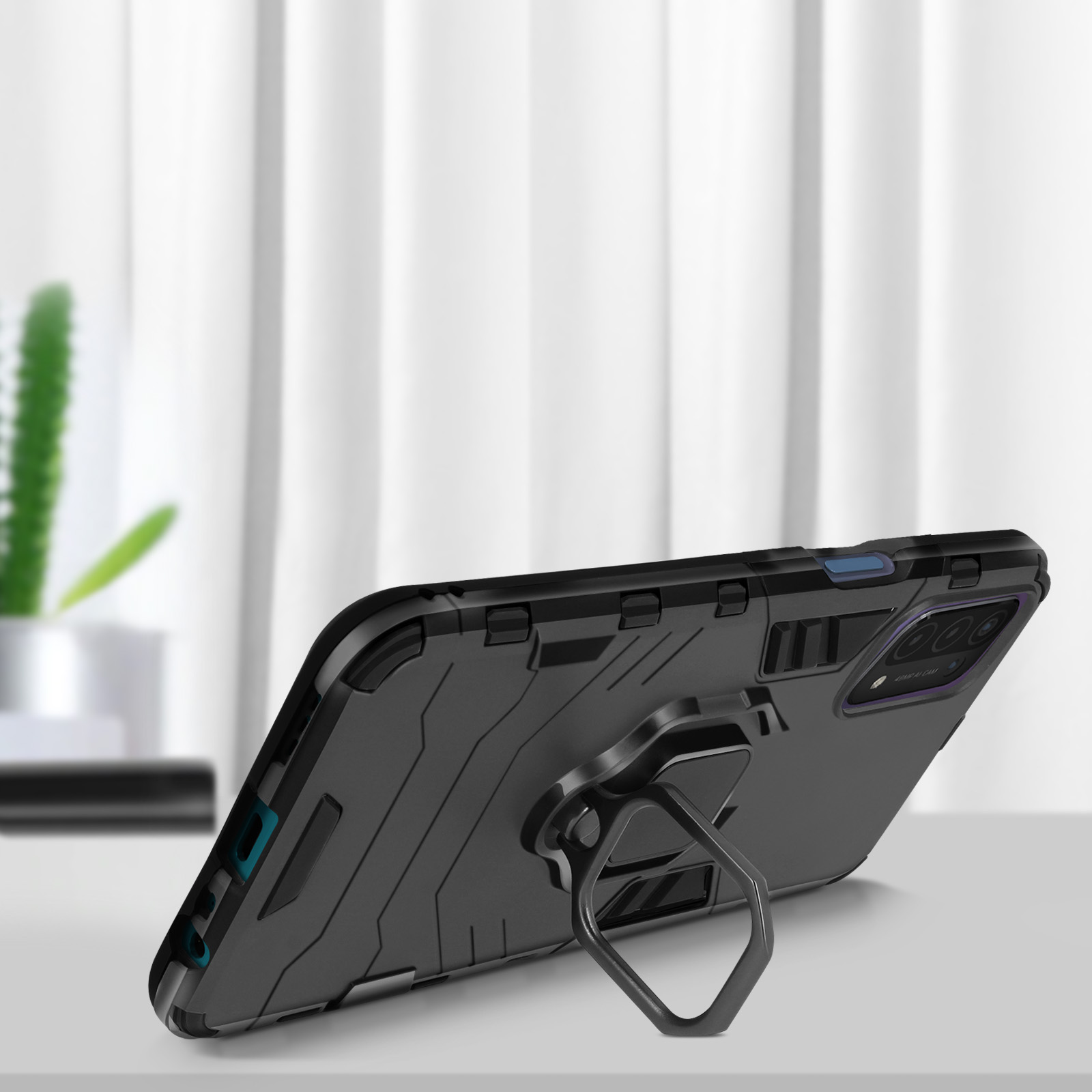 Zwart telefoonhoesje met een ringhouder, leunend tegen een oppervlak.