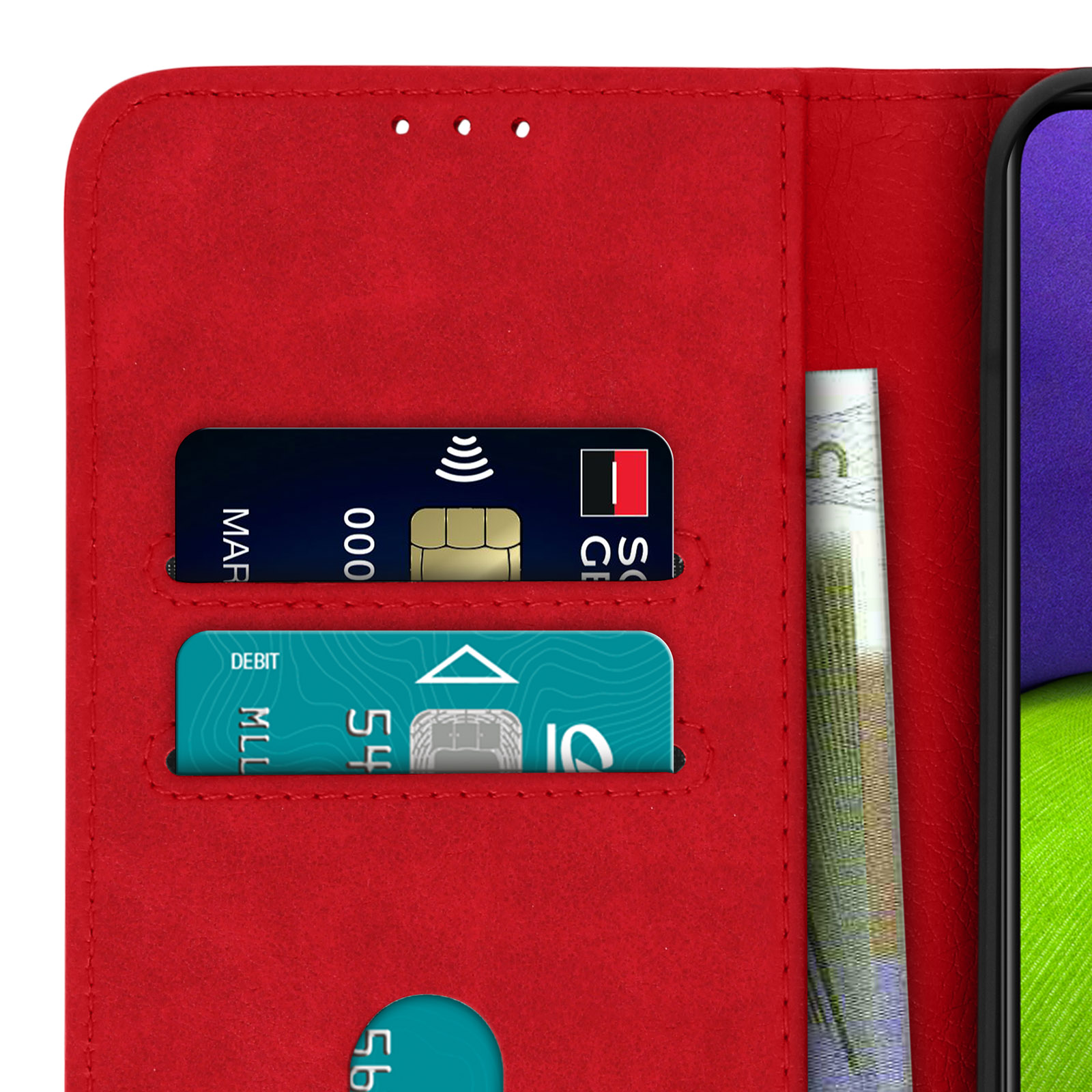 Coque de téléphone rouge avec cartes et argent visibles. Gros plan. Arrière-plan flou.