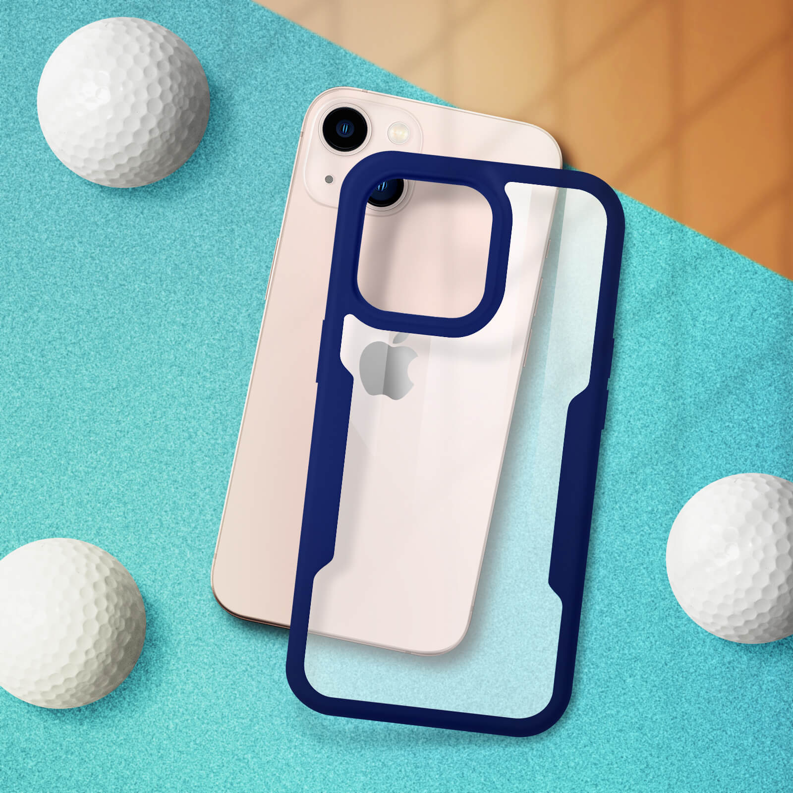 Un téléphone avec un étui bleu et des balles de golf sur une surface bleue. Téléphone et étui visibles.