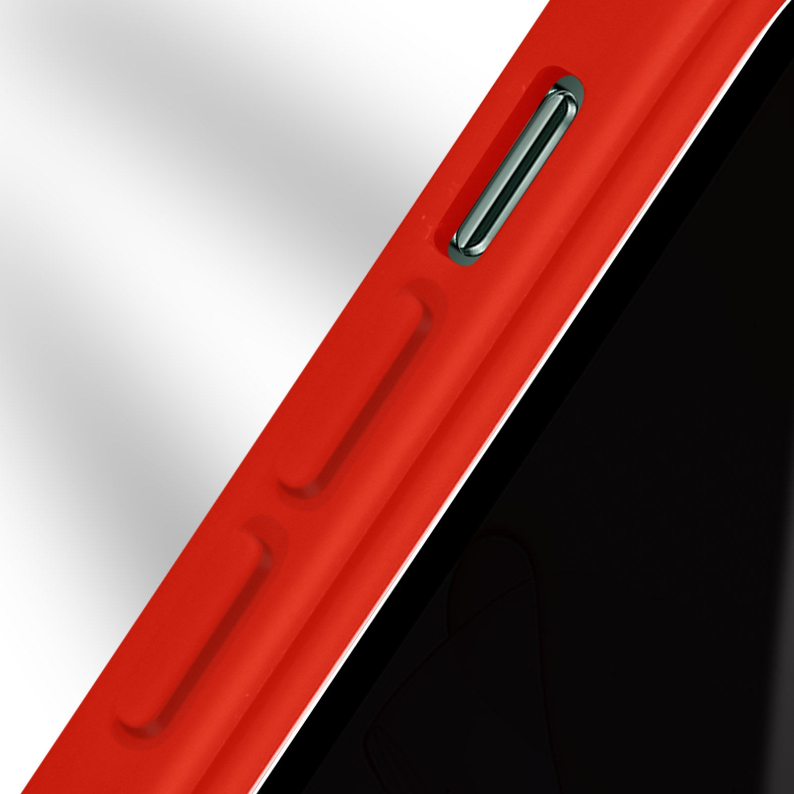 Primo piano della custodia rossa del telefono, che mostra il lato con i pulsanti.