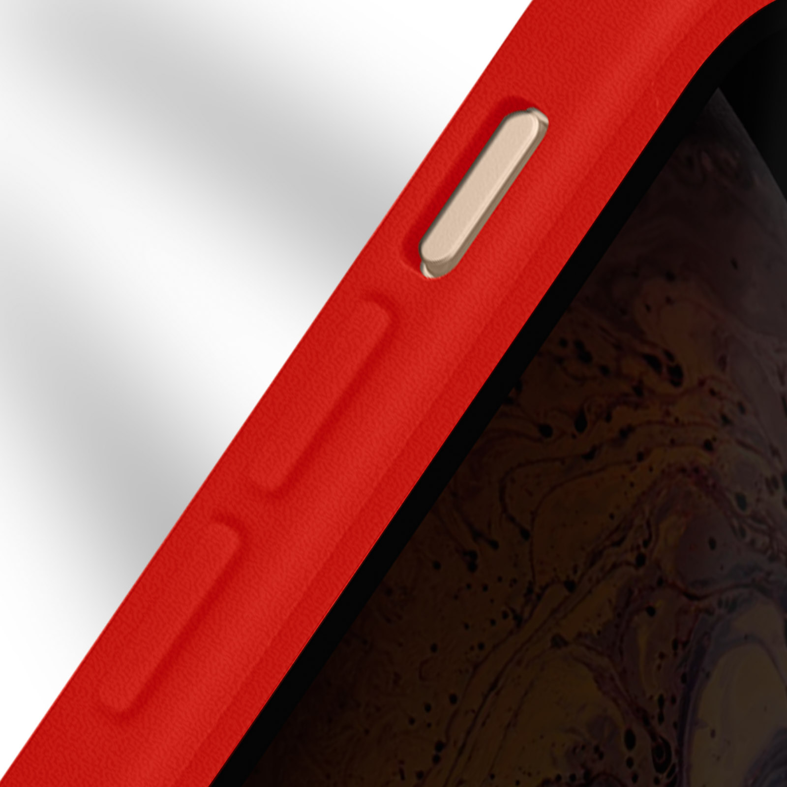 Primo piano di una custodia rossa per telefono con un pulsante dorato, che mostra il lato del telefono.