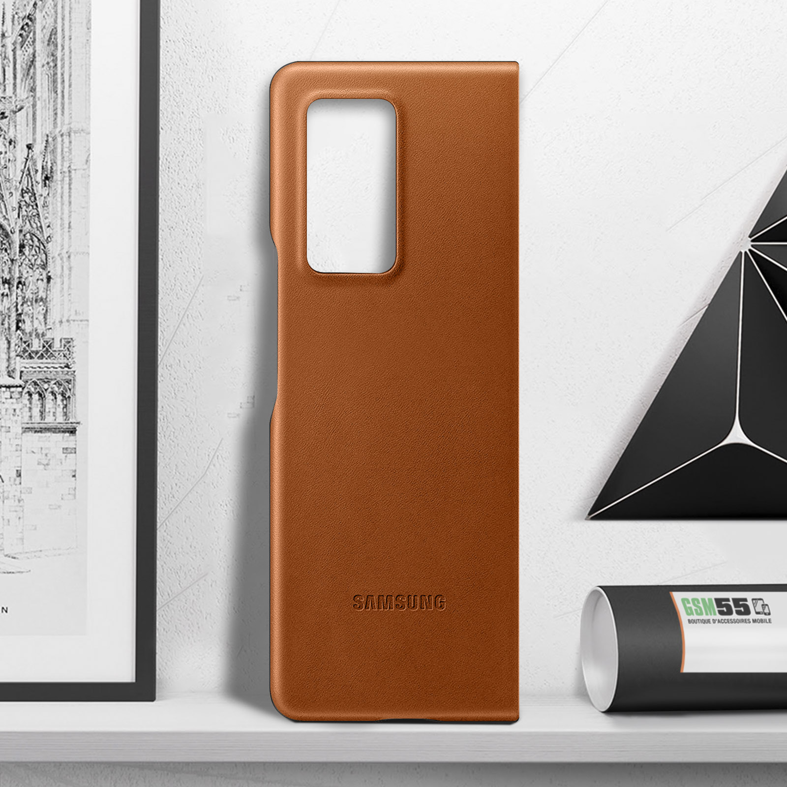 Étui de téléphone marron avec logo en relief. Logo Samsung visible. Étui vertical.