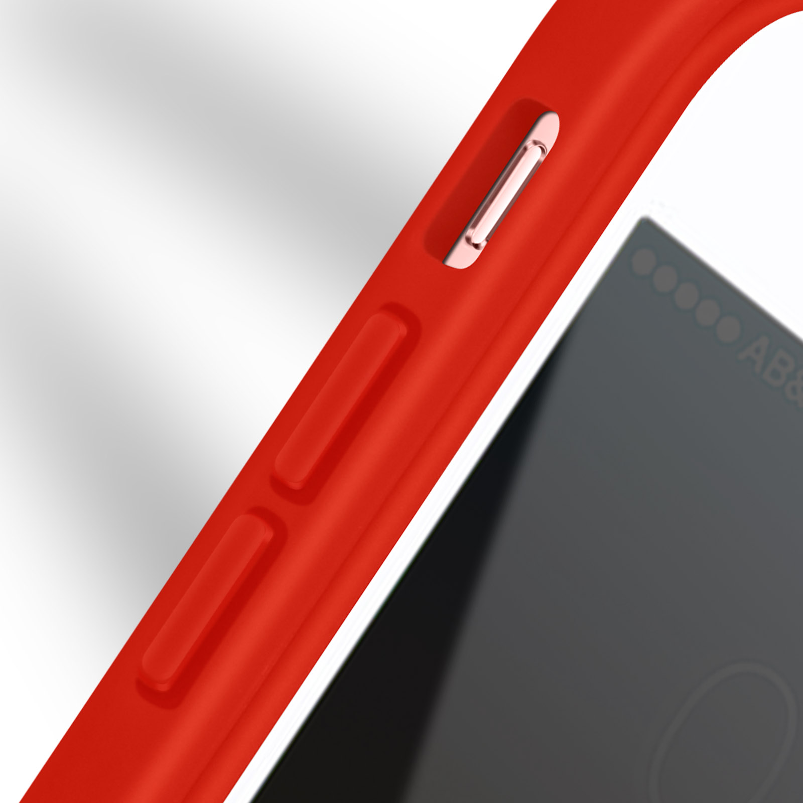 Primo piano di una custodia rossa per telefono con pulsanti. Sullo sfondo è visibile uno schermo grigio.