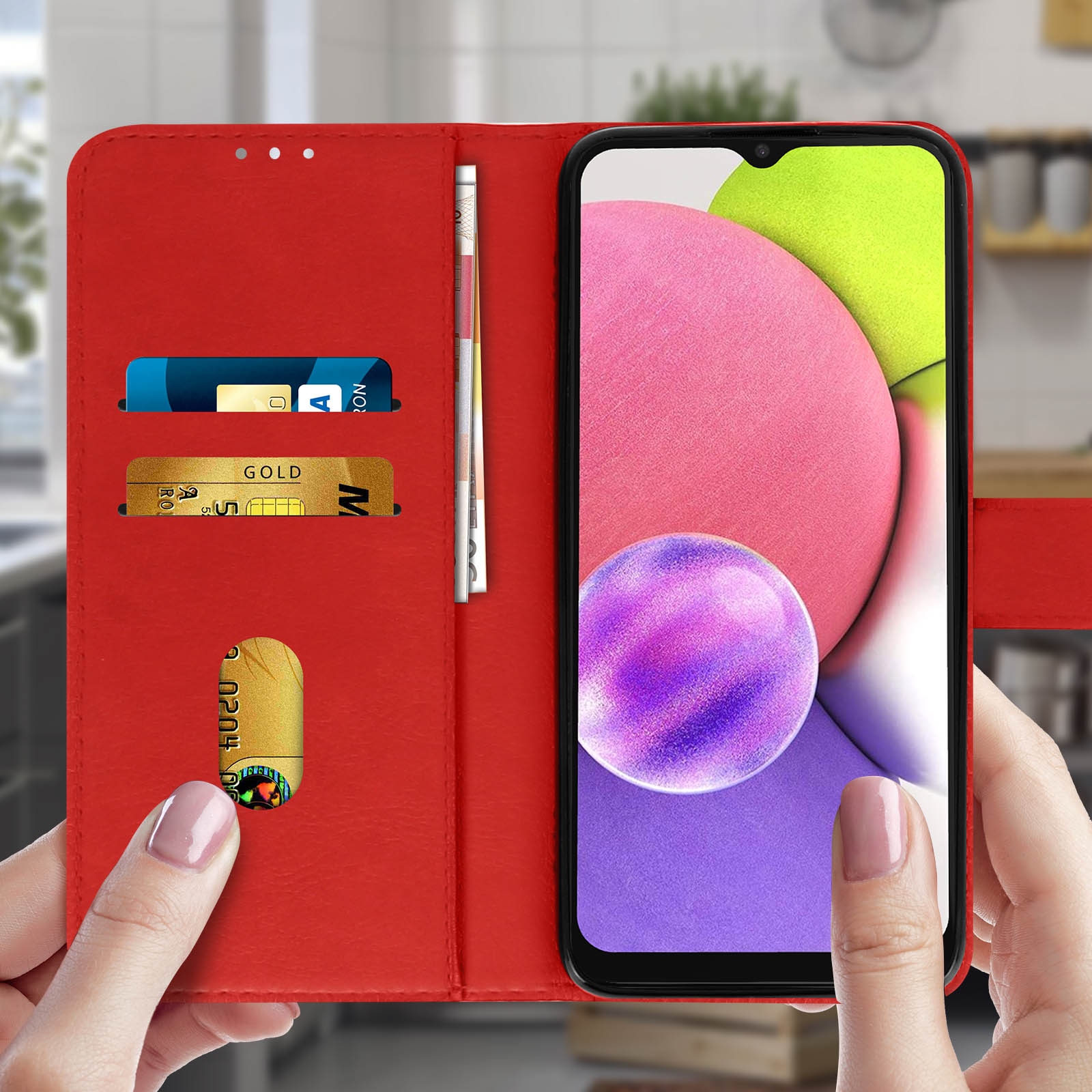 Custodia rossa per telefono aperta, che rivela un telefono. Mostra un telefono rosso e due slot per schede.