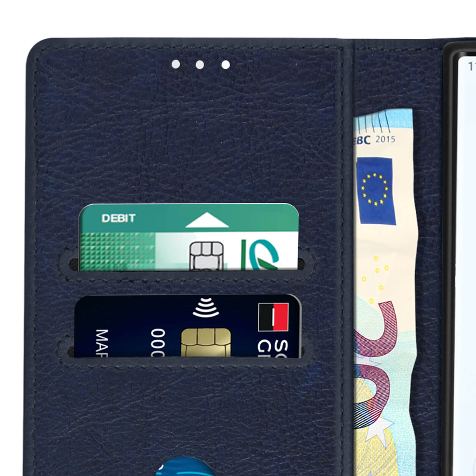 Una custodia blu scuro aperta con carte e denaro all'interno.