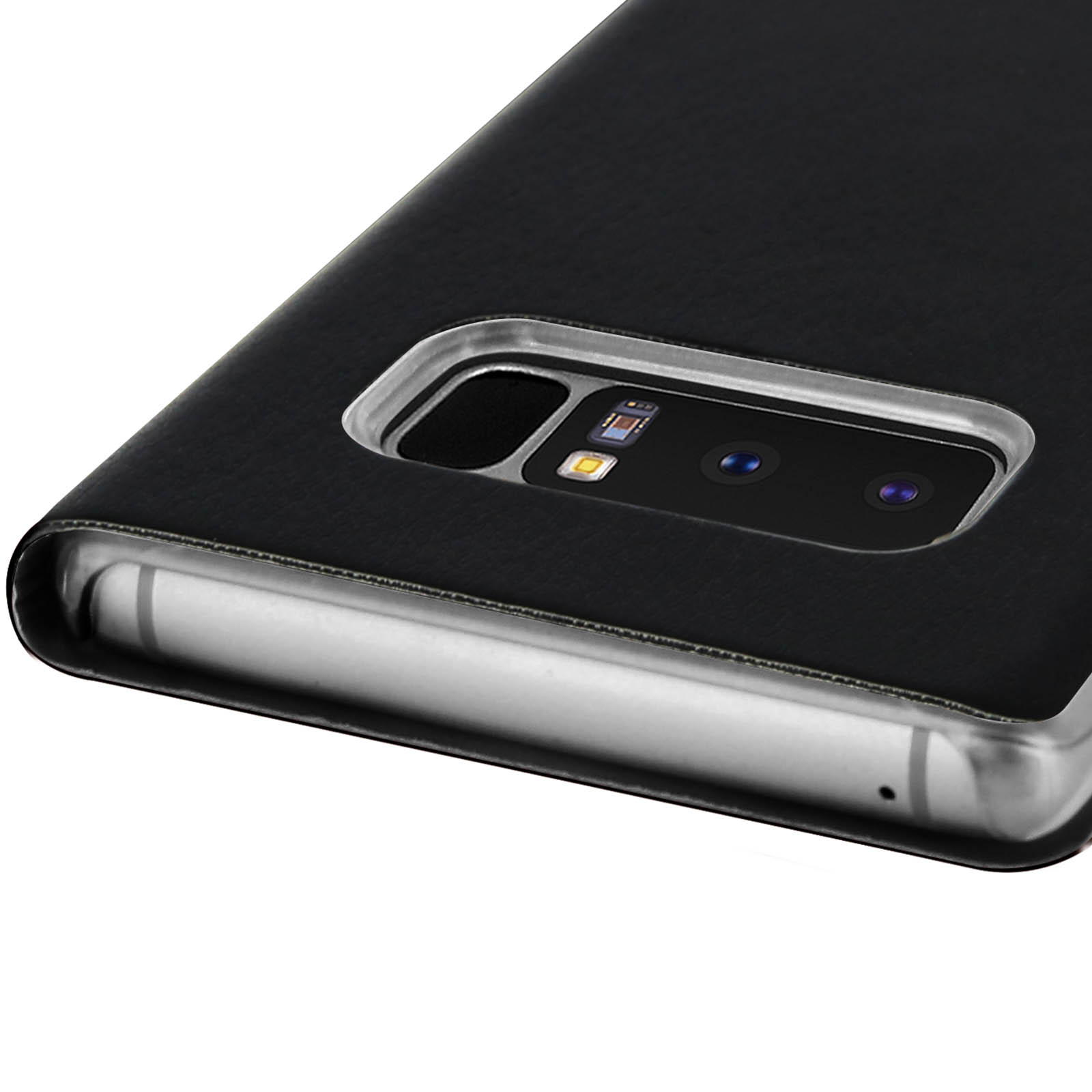 Téléphone noir avec coque noire. La coque a une ouverture pour l'appareil photo.