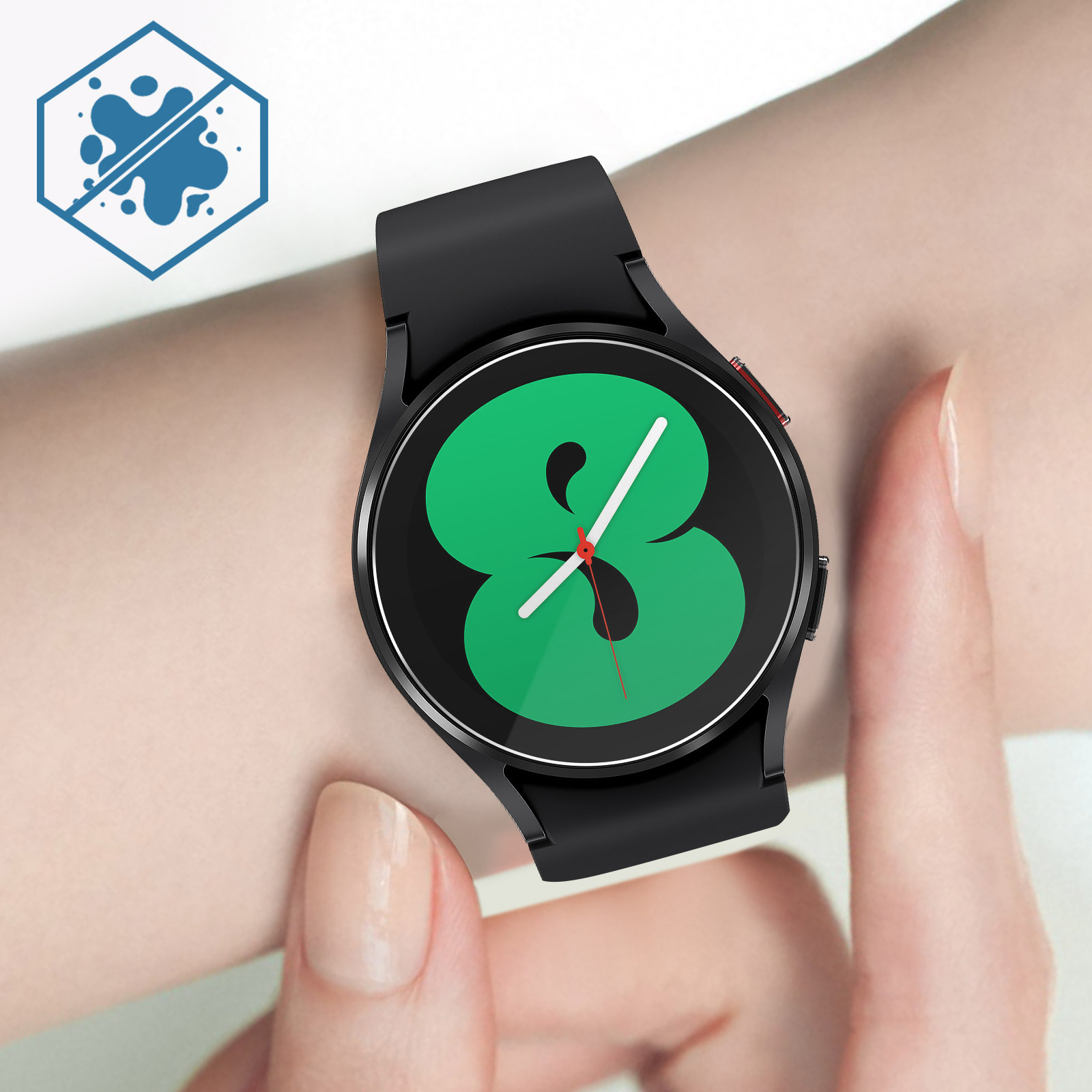 Smartwatch al polso. Smartwatch nero con display verde. Icona della goccia d'acqua visibile.