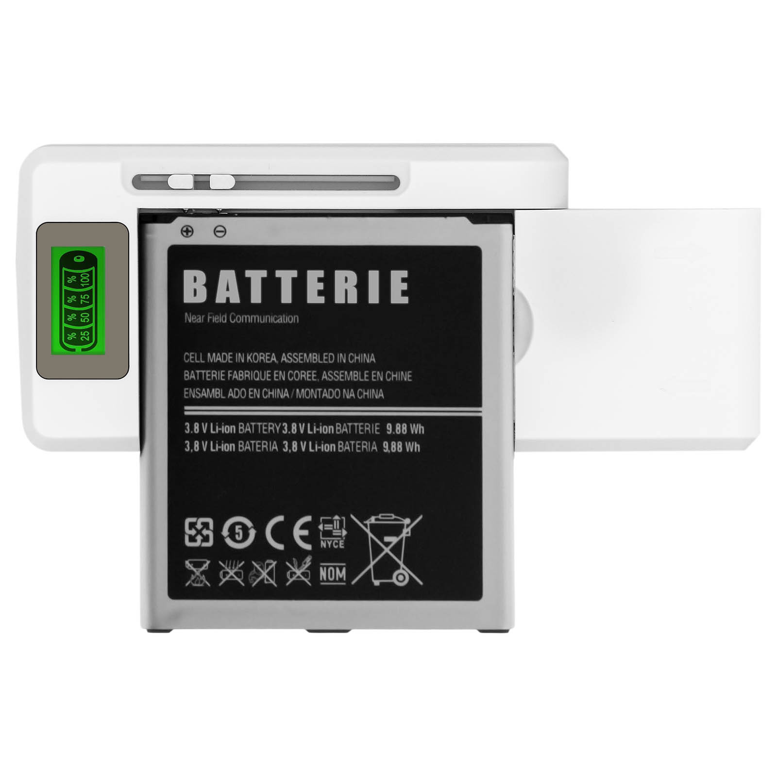 Caricabatterie bianco con batteria. La batteria ha un'etichetta nera. Il caricabatterie ha un display verde.