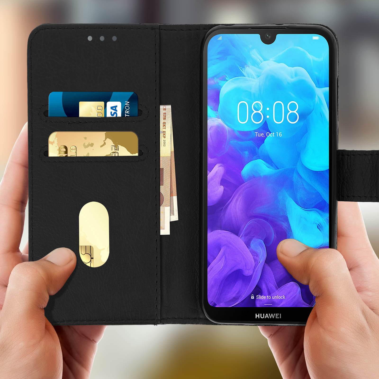 Una custodia nera per telefono a portafoglio, aperta con un telefono all'interno. La custodia contiene carte e denaro.