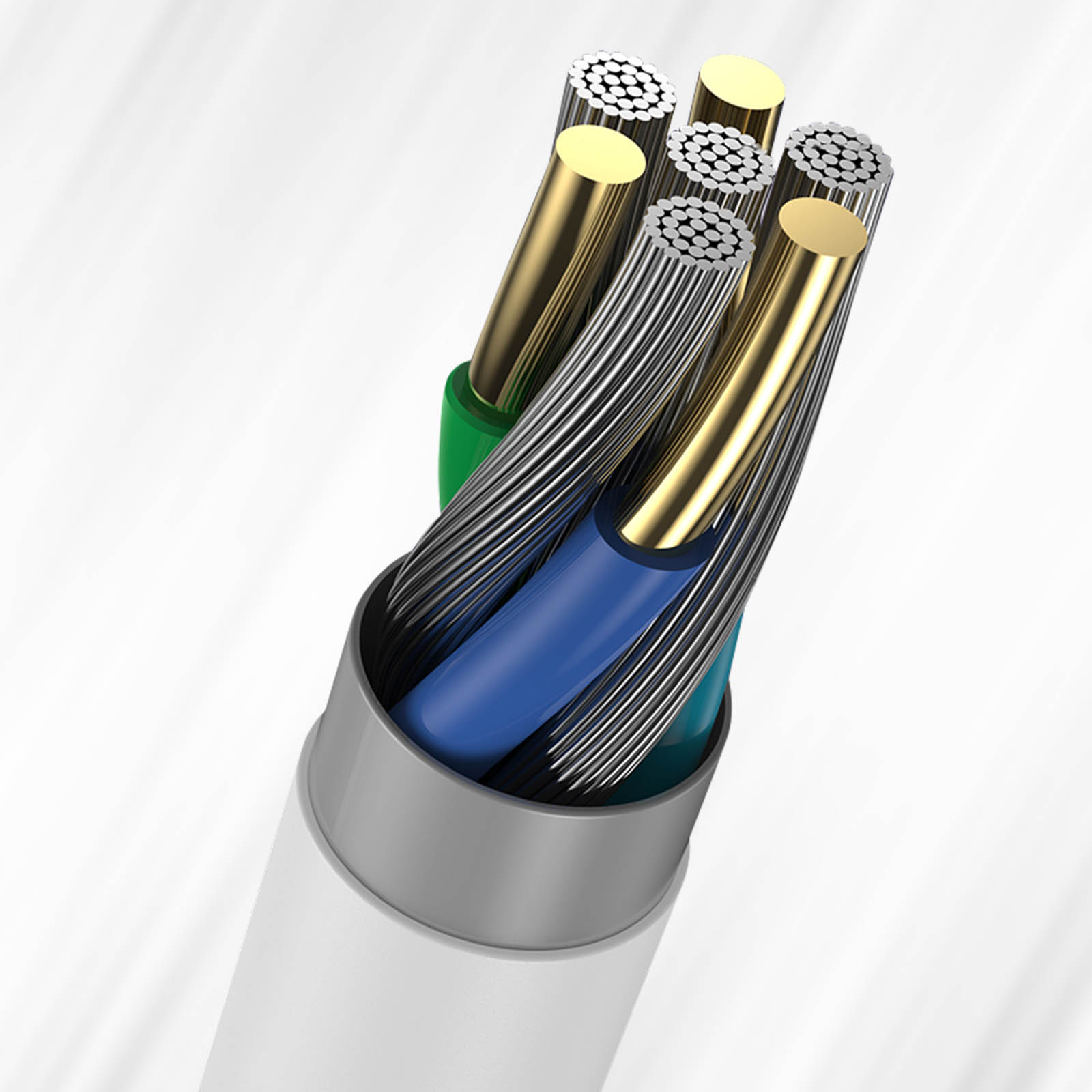 Nahaufnahme des USB-Kabelquerschnitts mit mehreren Drähten, Silber und Gold, weißer Hintergrund.