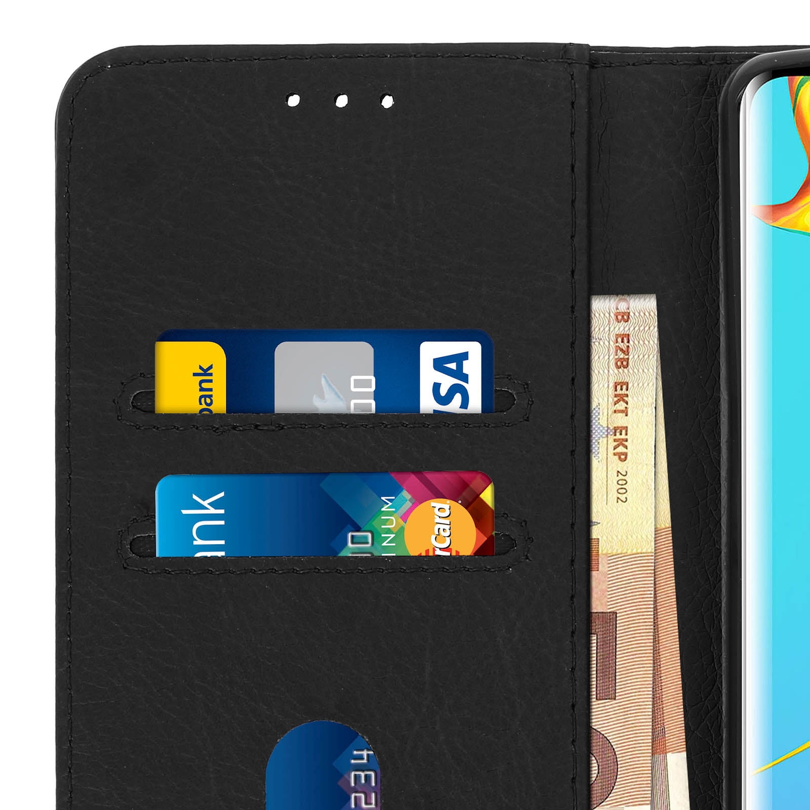 Primo piano di una custodia nera con carte di credito e contanti all'interno. La custodia è aperta.