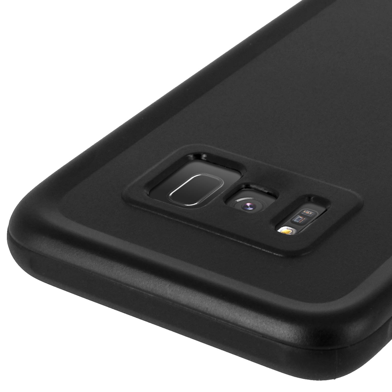 Primo piano di una custodia nera che mostra l'obiettivo e il flash.