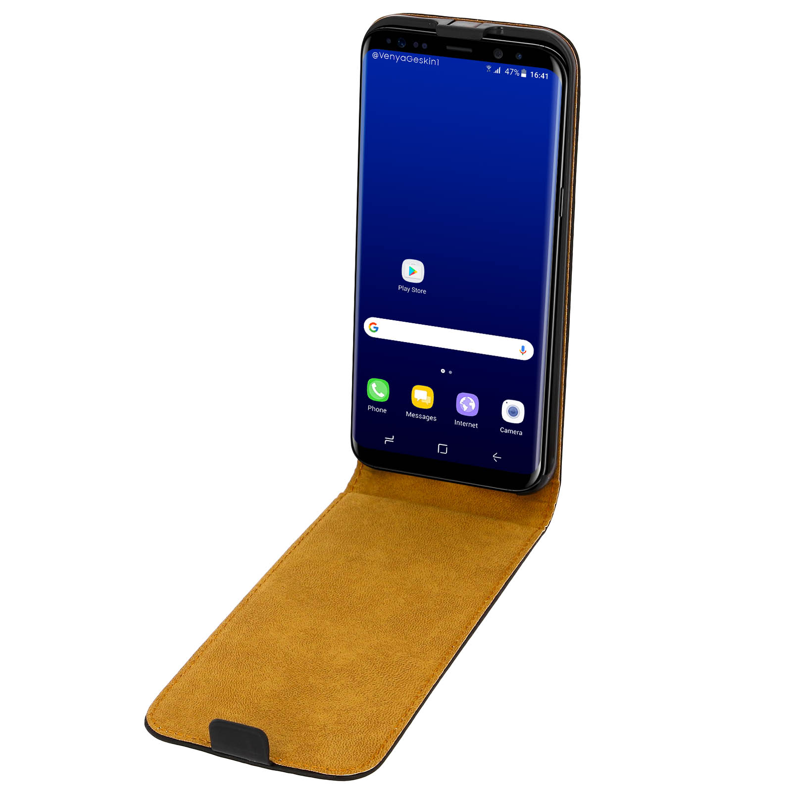 Un telefono con una cover a ribalta aperta, che mostra la schermata iniziale. La cover è in pelle marrone.