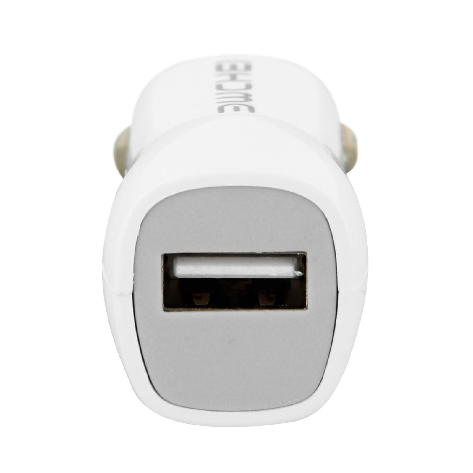 Weißes USB-Autoladegerät mit USB-Anschluss. Weißer Hintergrund.