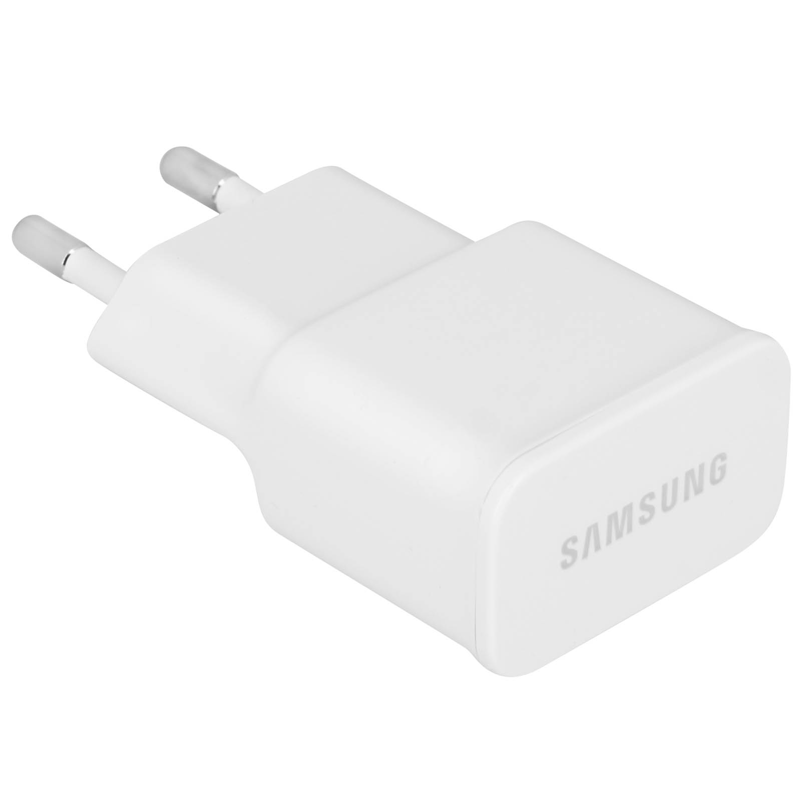 Chargeur Samsung blanc avec deux broches. Le logo Samsung est visible.