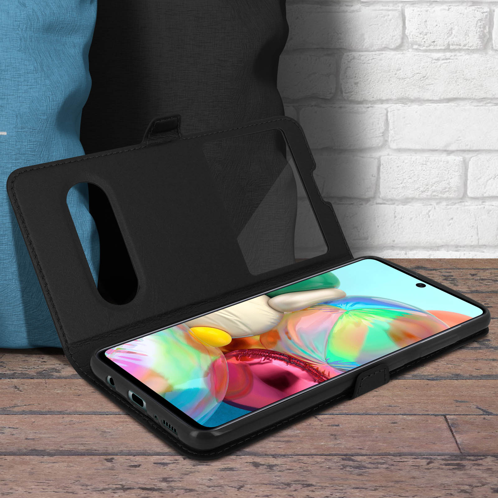 Custodia nera con telefono che mostra un display colorato.