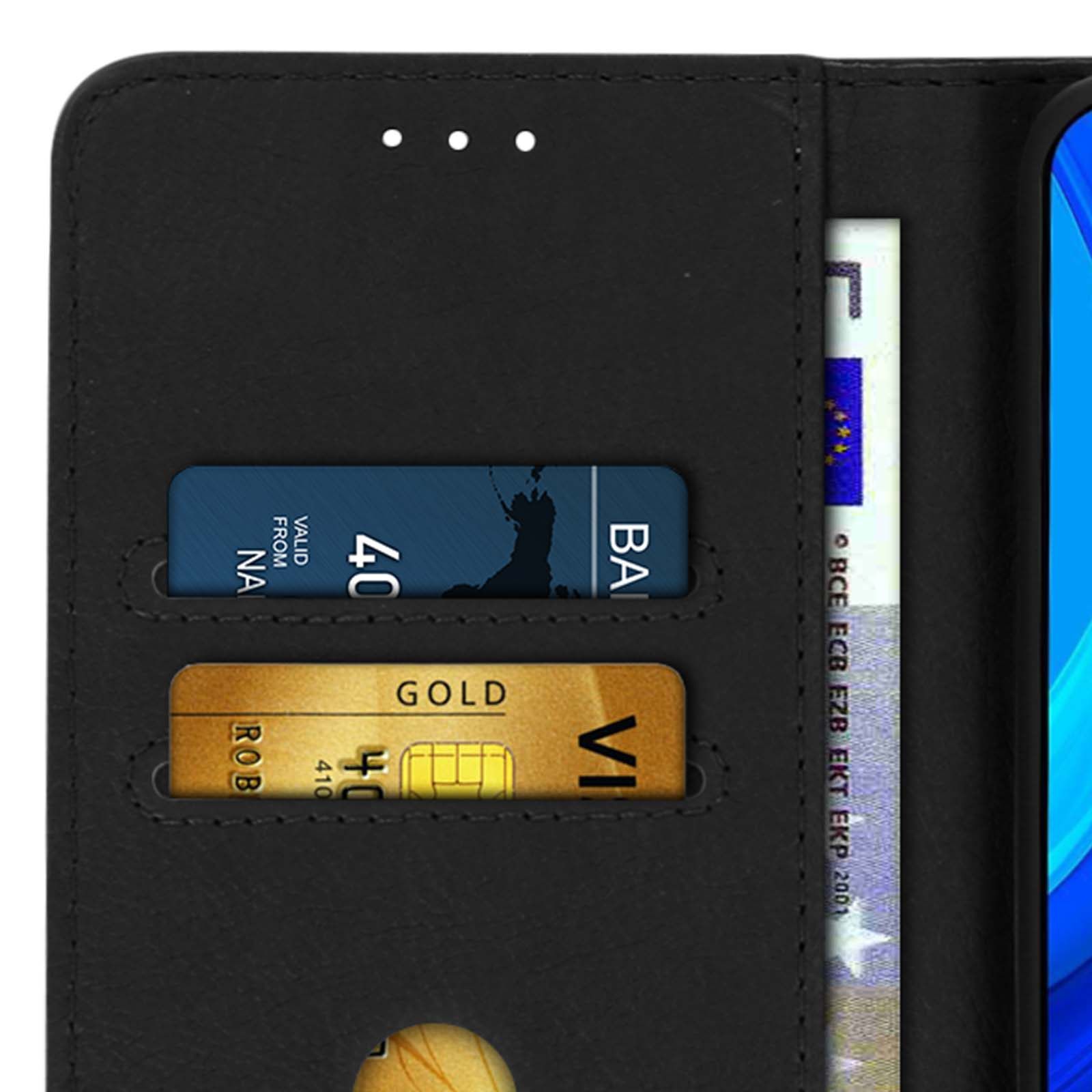 Un étui de téléphone noir s'ouvre pour révéler des cartes de crédit. Les cartes ont du texte et des numéros visibles.