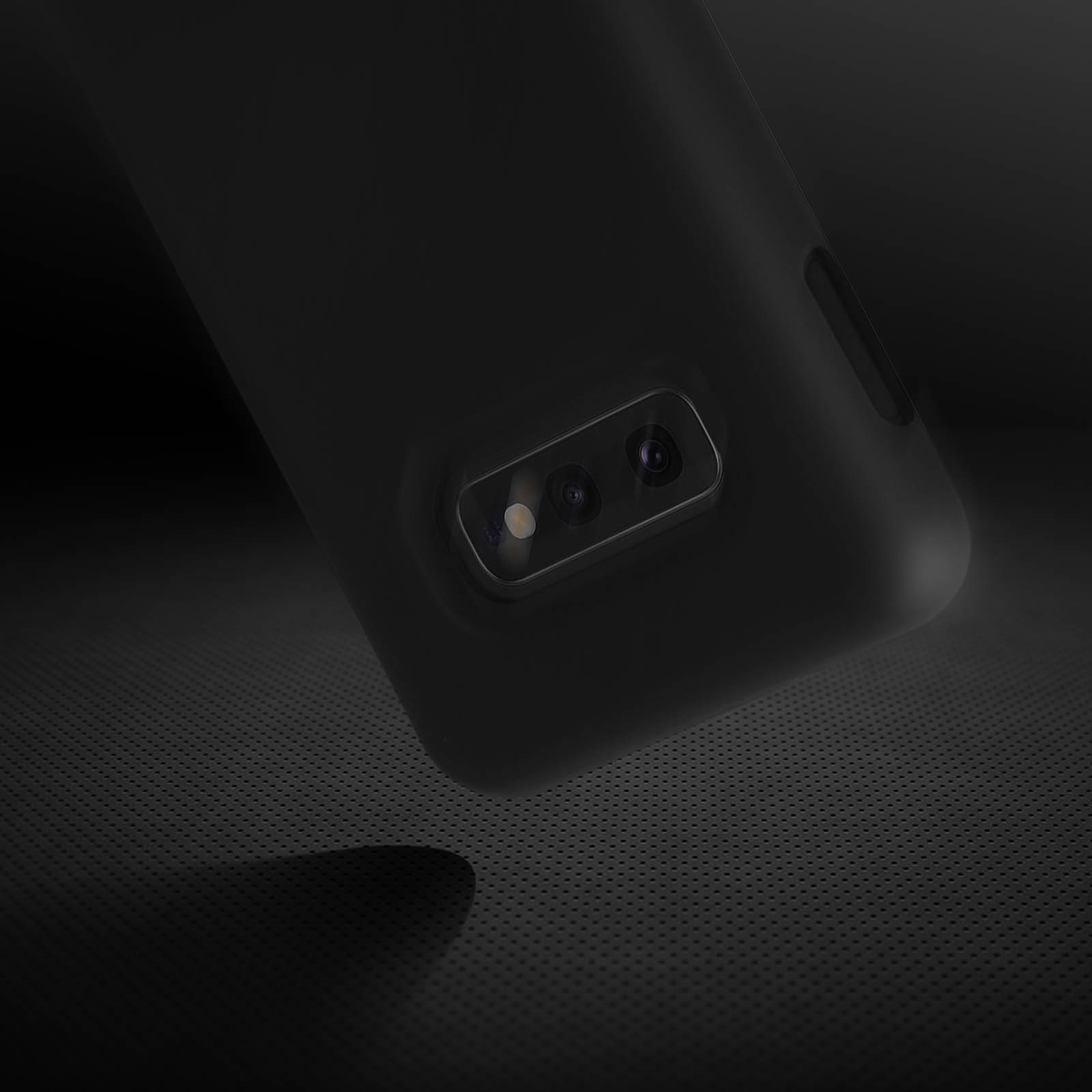Téléphone noir avec objectifs. Fond sombre texturé de points. Ombre sur la surface.