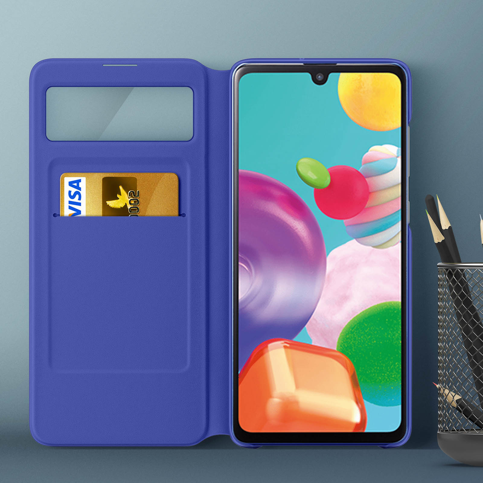 Funda azul para teléfono, abierta, mostrando tarjeta y pantalla.