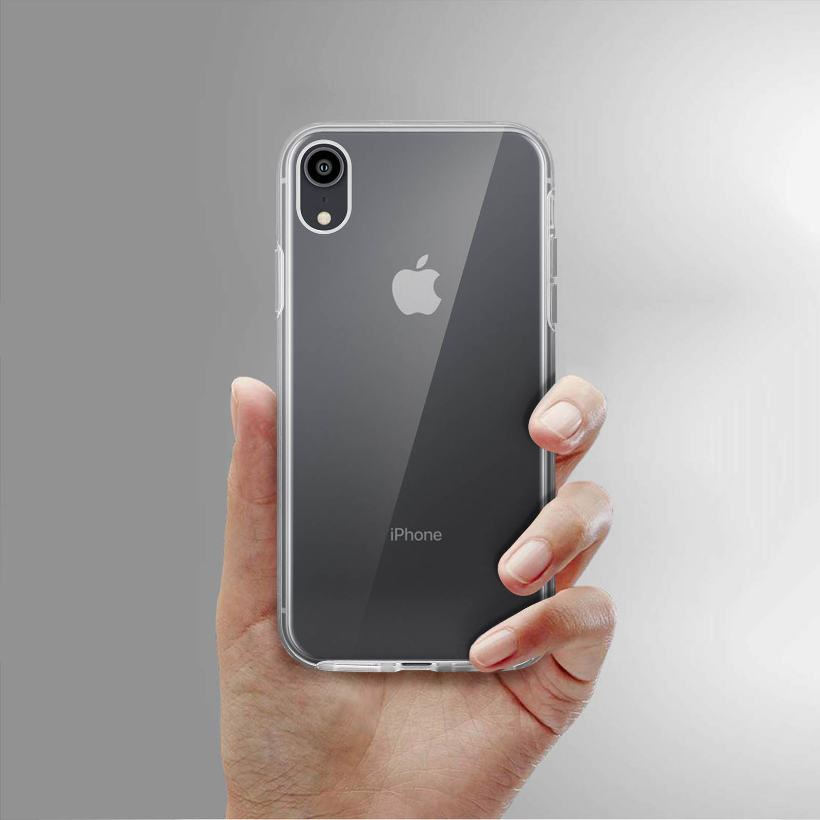Mano che tiene un iPhone trasparente in una custodia trasparente. Sfondo grigio pieno.