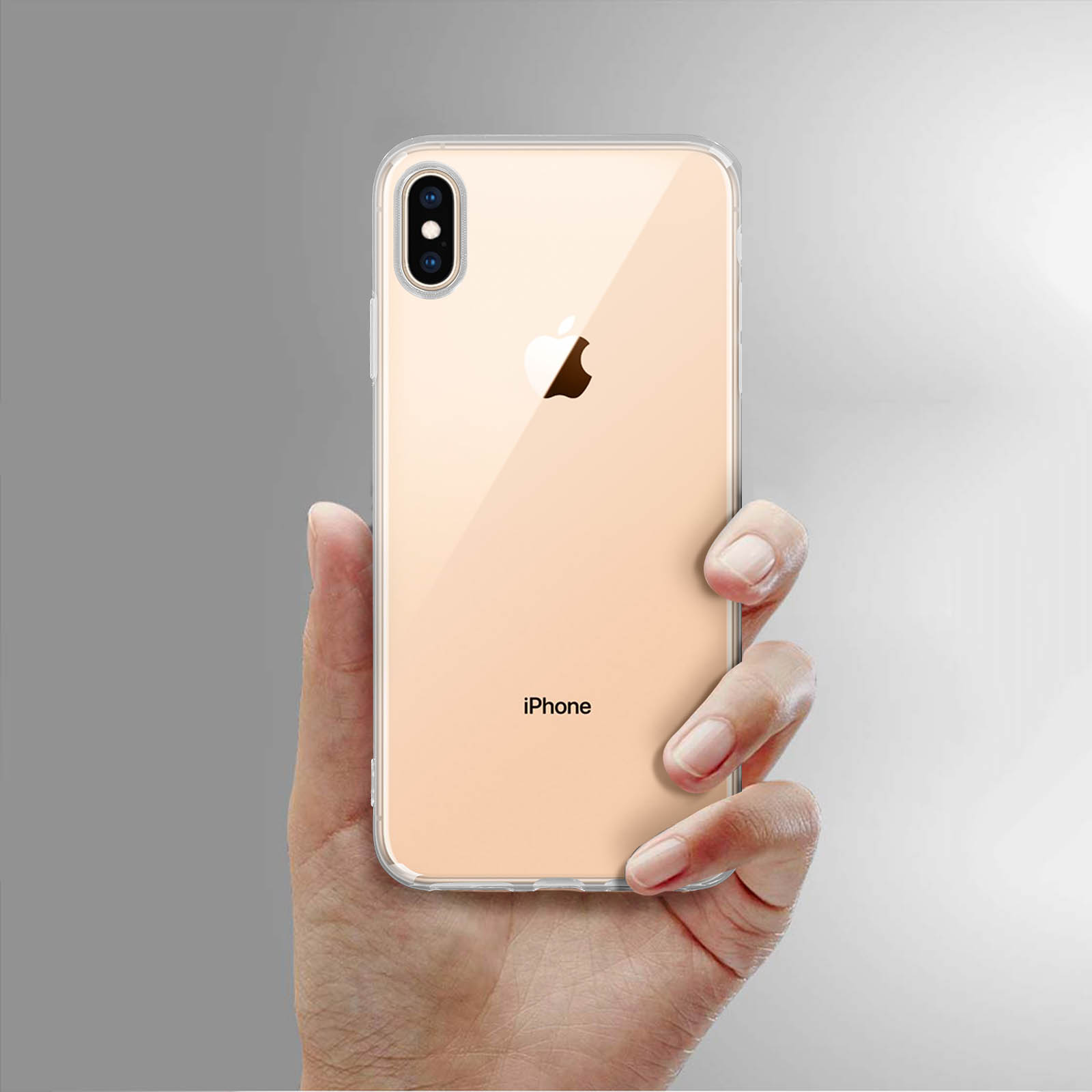 Mano che tiene un iPhone con custodia trasparente. Logo Apple visibile. Lo sfondo è grigio.