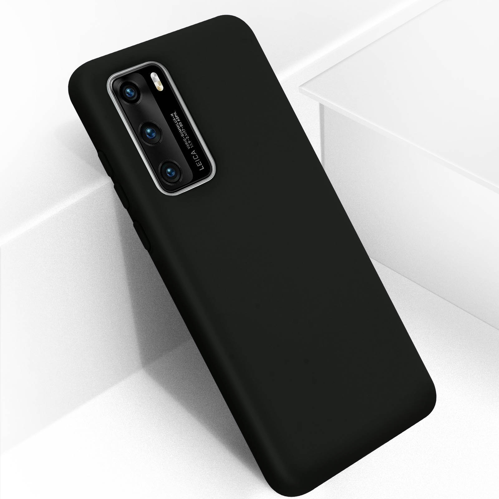 Zwarte telefoonhoes met cameralenzen op een wit oppervlak. Het is onder een hoek om de zijkant en achterkant te laten zien.